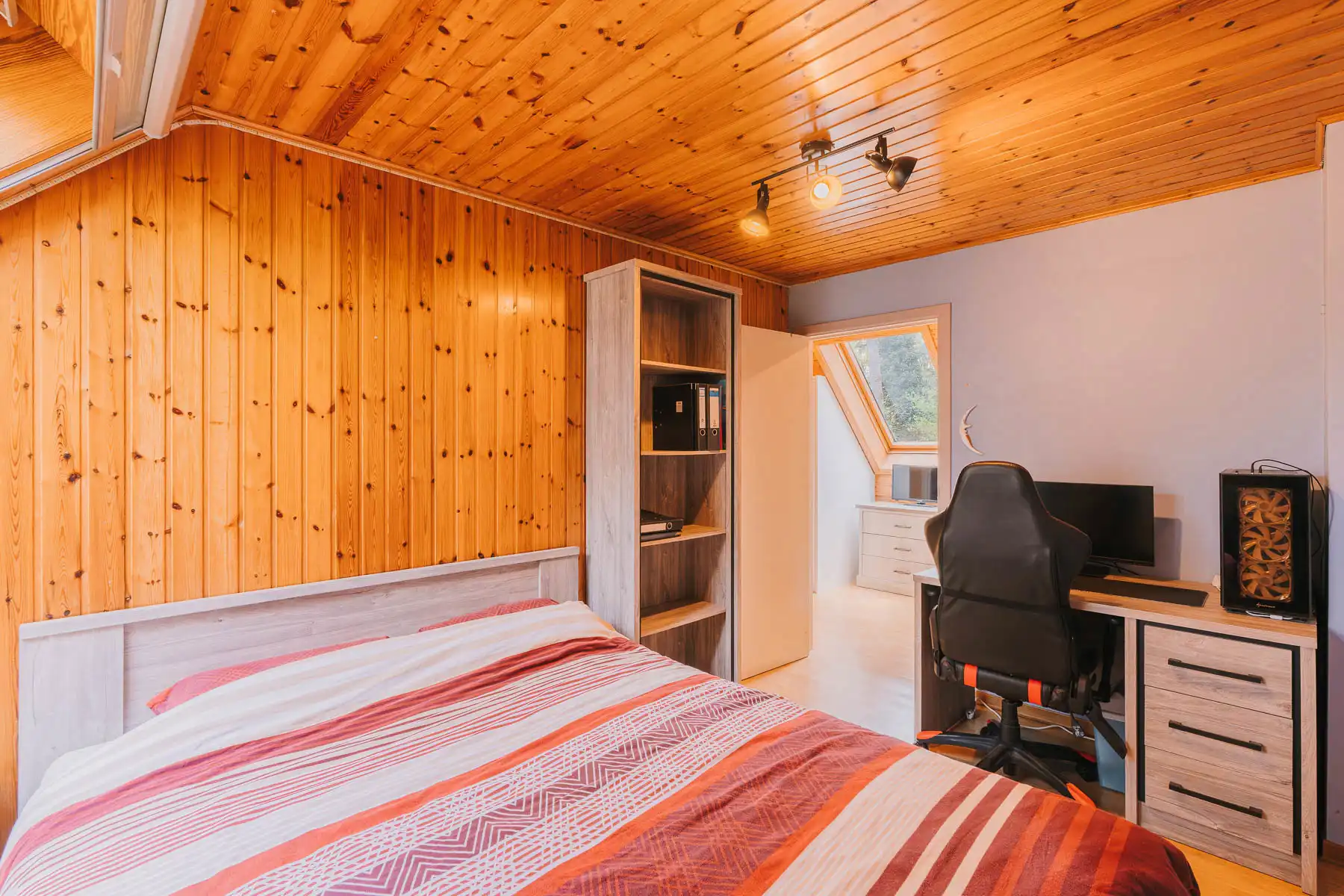 Karaktervolle woning op een uniek perceel in het groen foto 15