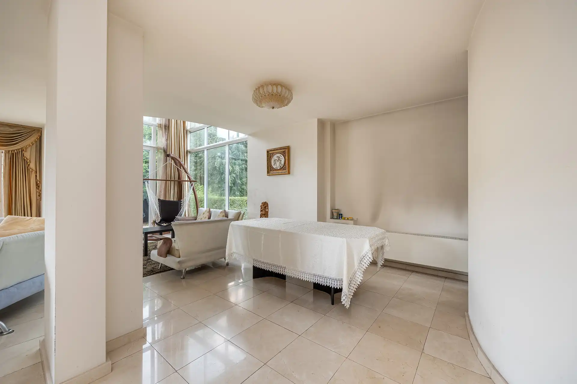 Ruime villa met 4 slpk's en 3 badkamers op toplocatie foto 9