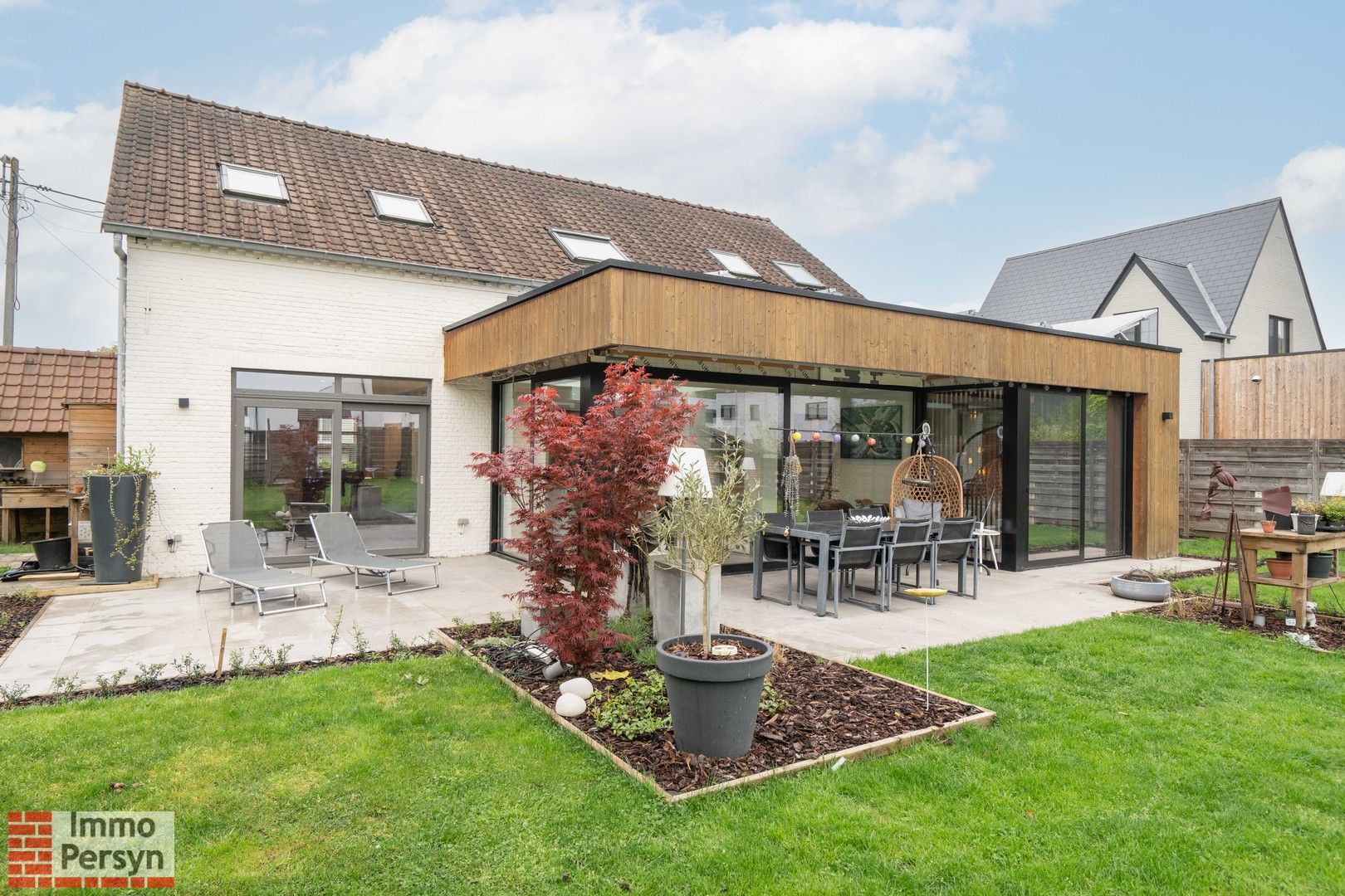 Luxueuze, ruime 4-slaapkamer woning. Twee badkamers. Gelijkvloers wonen. foto {{pictureIndex}}