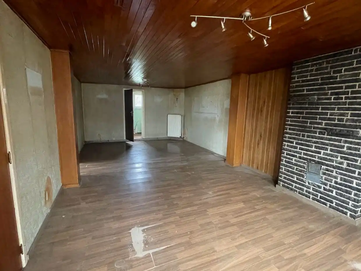 Te renoveren woning met grote werkplaats foto 5