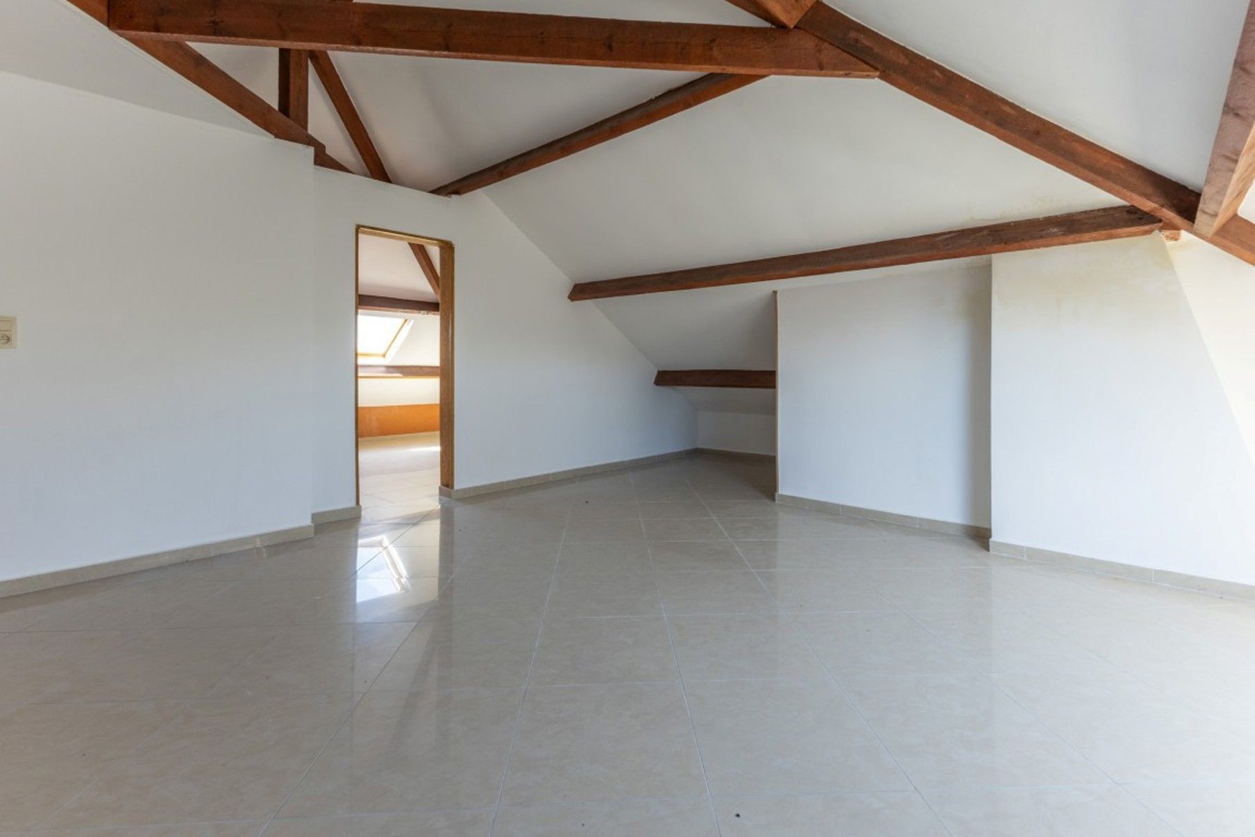 Ruime villa met 5 slaapkamers en zwembad foto 25