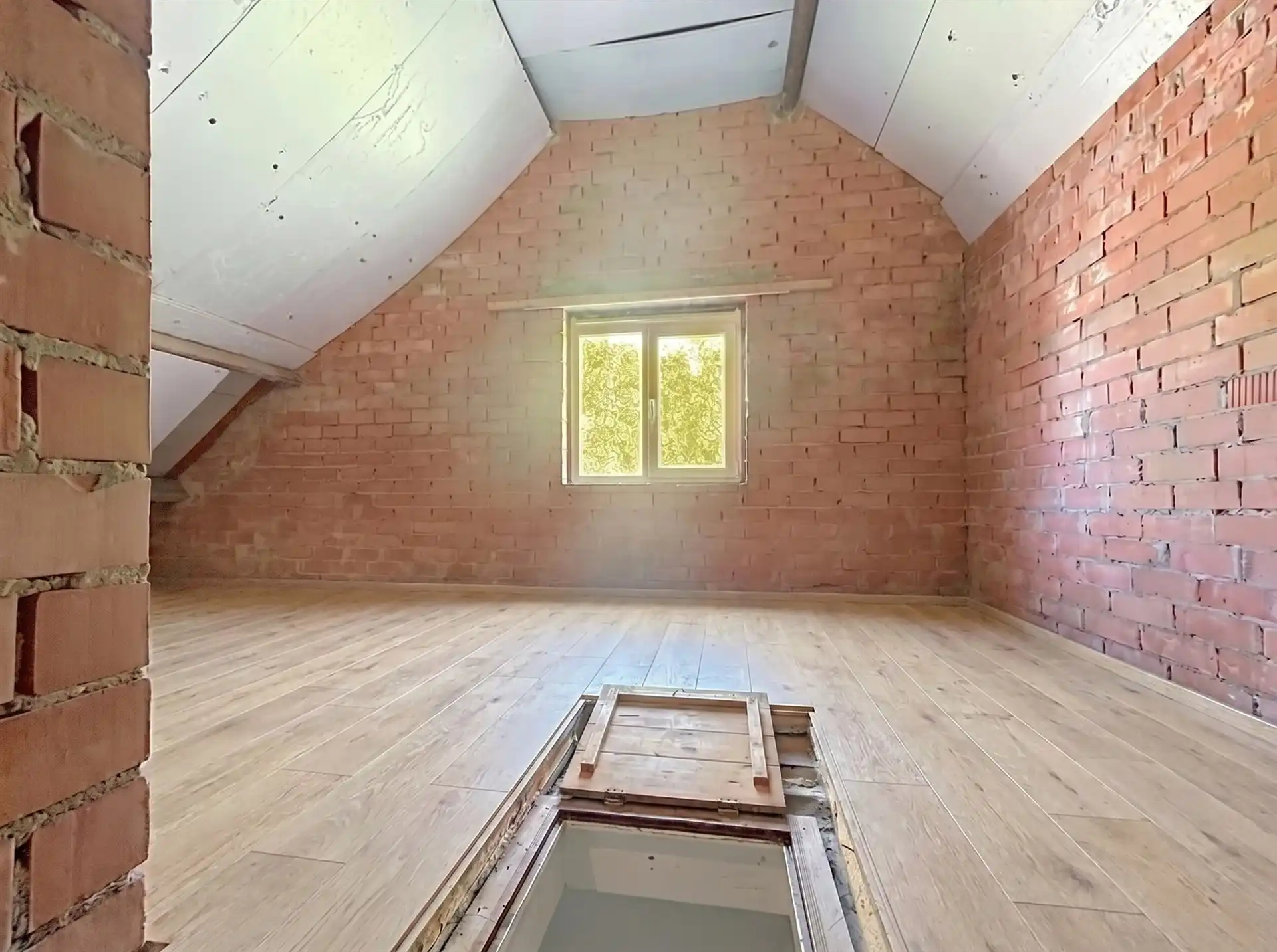 Half open bebouwing met 3 slaapkamers en garagebox op toplocatie!! foto 12