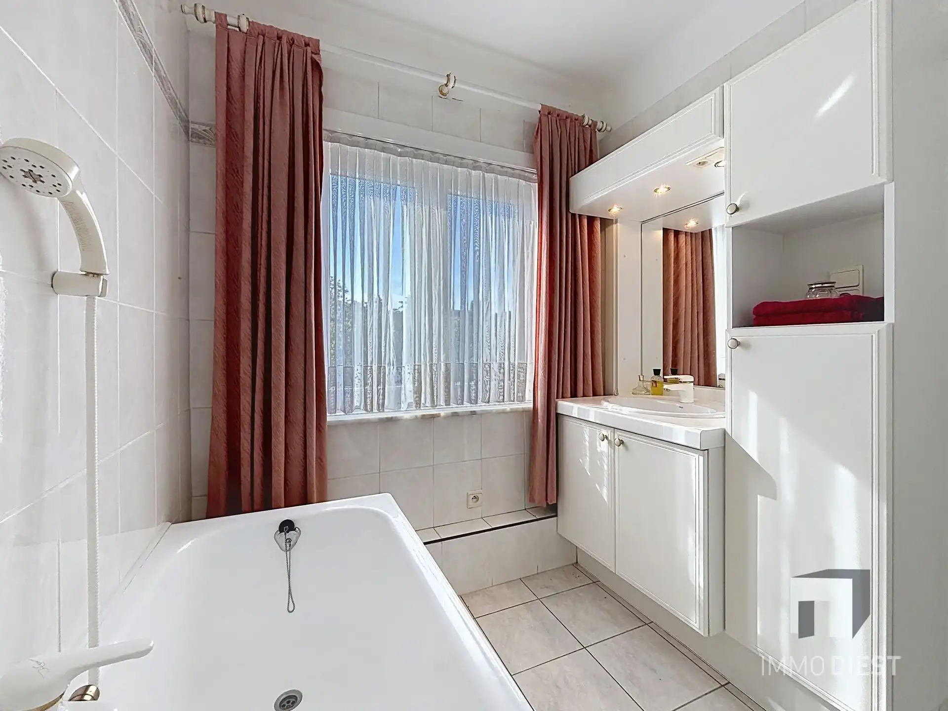 Welkom in deze charmante te renoveren stadswoning aan de rand van hartje Diest. foto 20