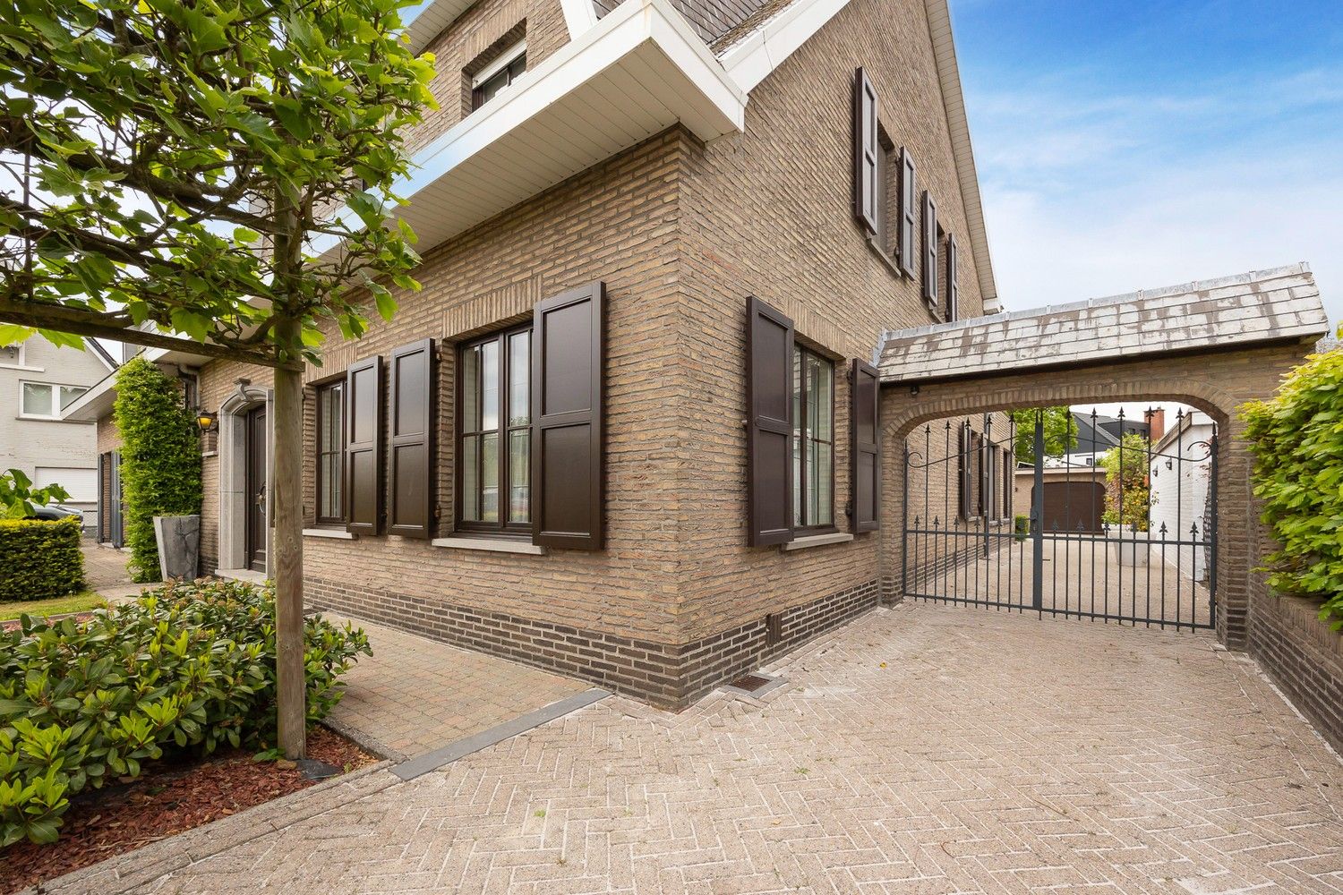 Instapklare, ruime woning met 4 slaapkamers, zonnig terras en multifunctioneel bijgebouw foto 31