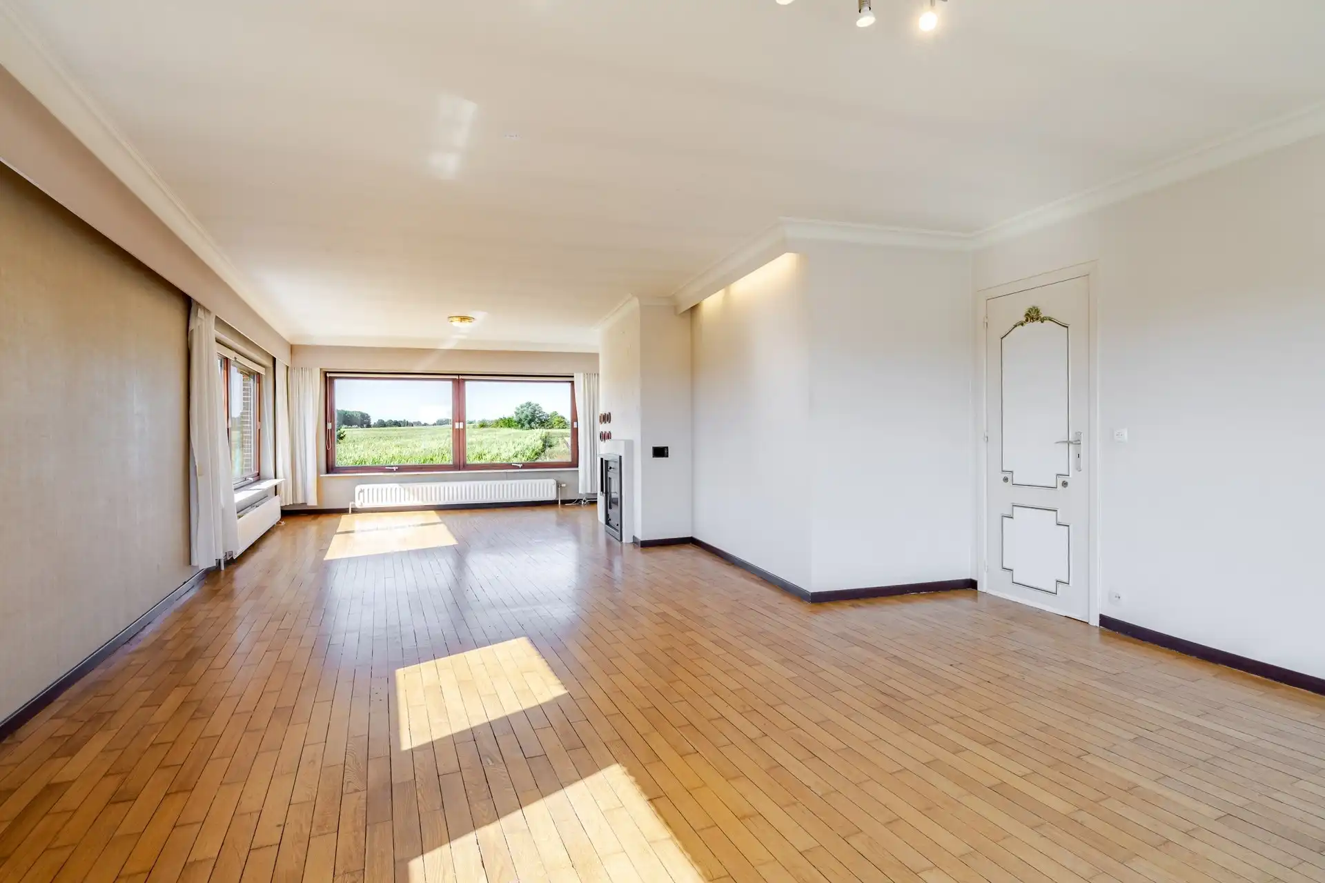 Zeer ruime woning met twee wooneenheden en prachtig landelijk uitzicht foto 3