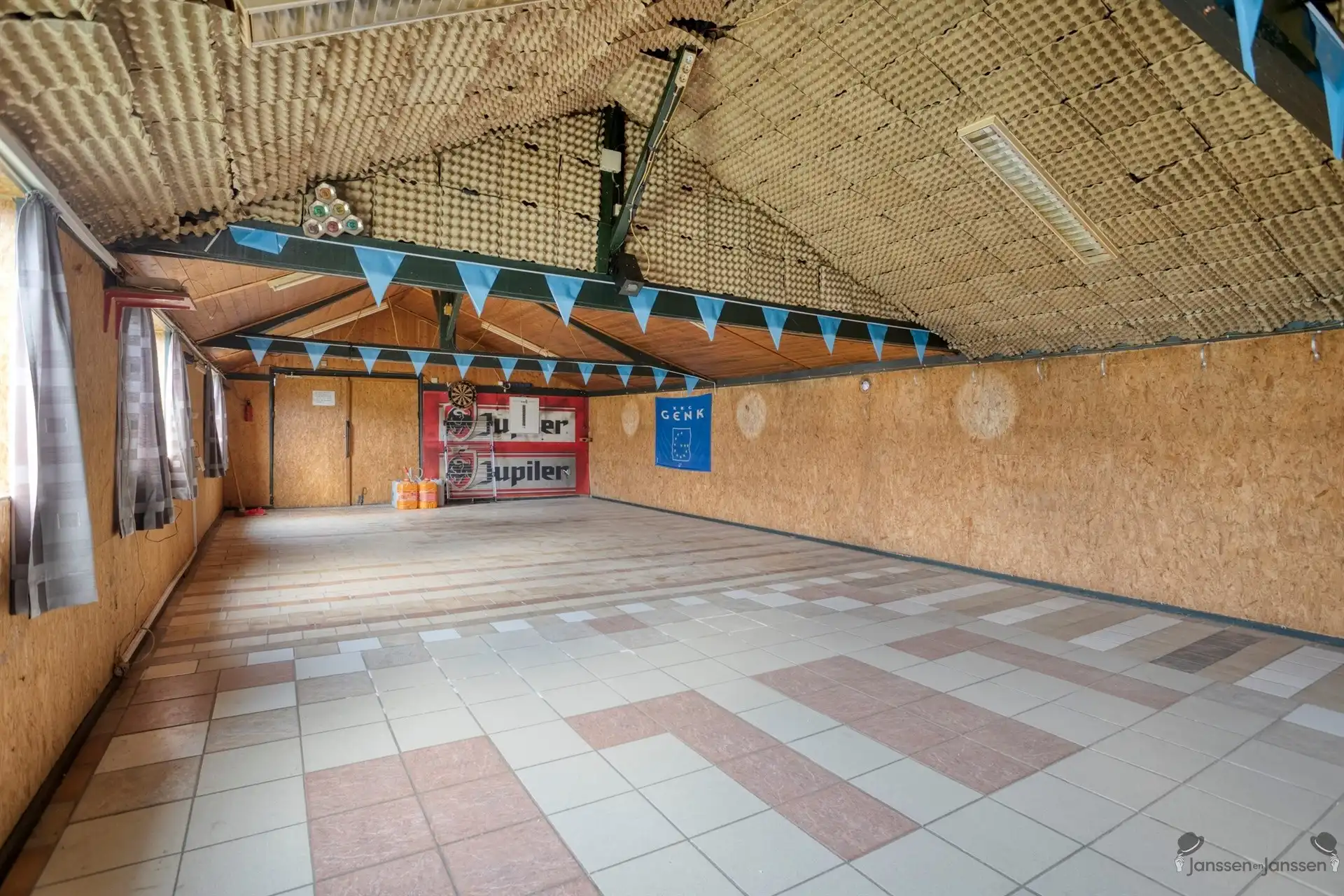 Ruime renovatiewoning met polyvalente bijgebouwen foto 30