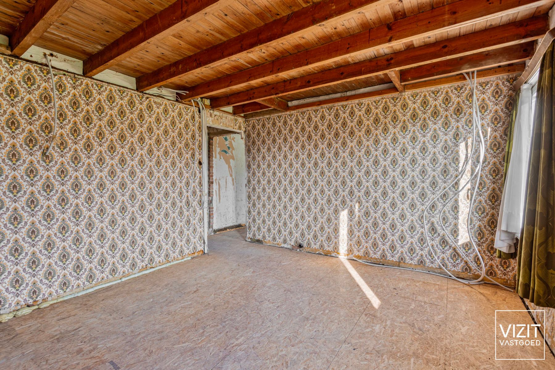 Te renoveren woonhuis met 3 slaapkamers foto 12
