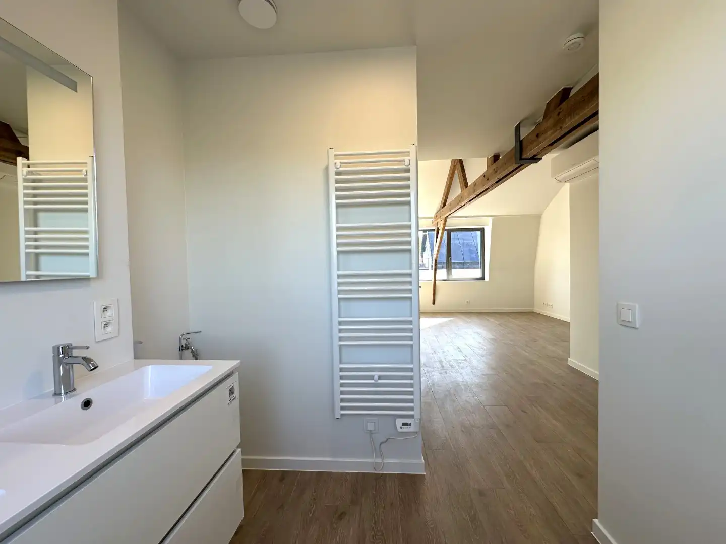 Gerenoveerd duplex appartement nabij de Smedenpoort foto 12