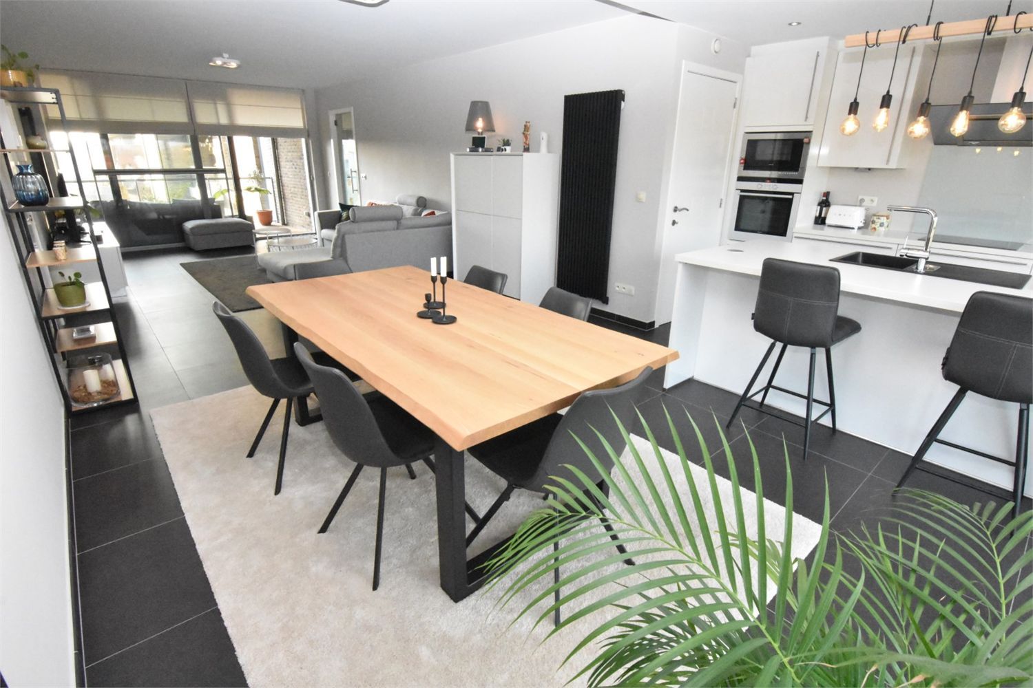 MOOI AFGEWERKT RUIM APPARTEMENT MET 2 SLPKS EN 2 TERRASSEN foto 5