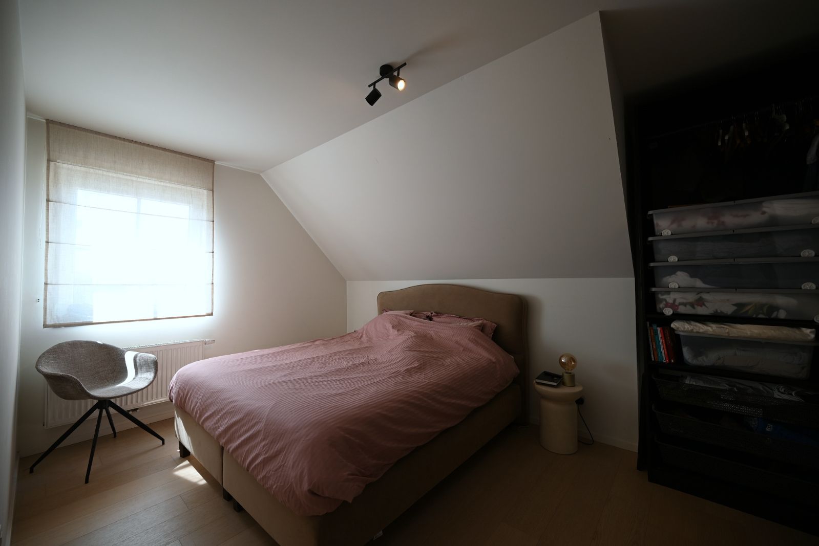 Gezinsvriendelijke Woning met Open Keuken, Tuin parkeerplaats en Garage foto 12