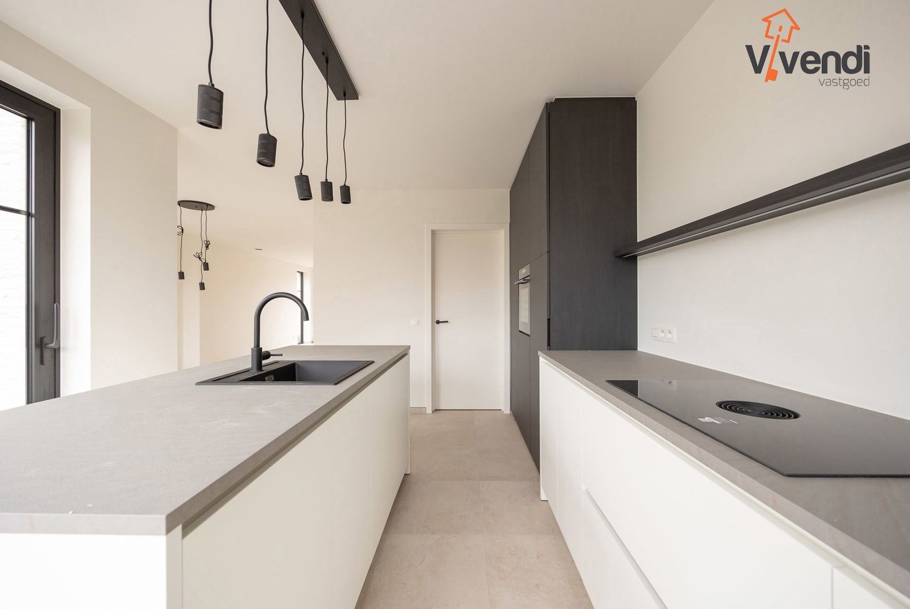 Stijlvol wonen in de schaduw van de St-Michielskerk. foto 5