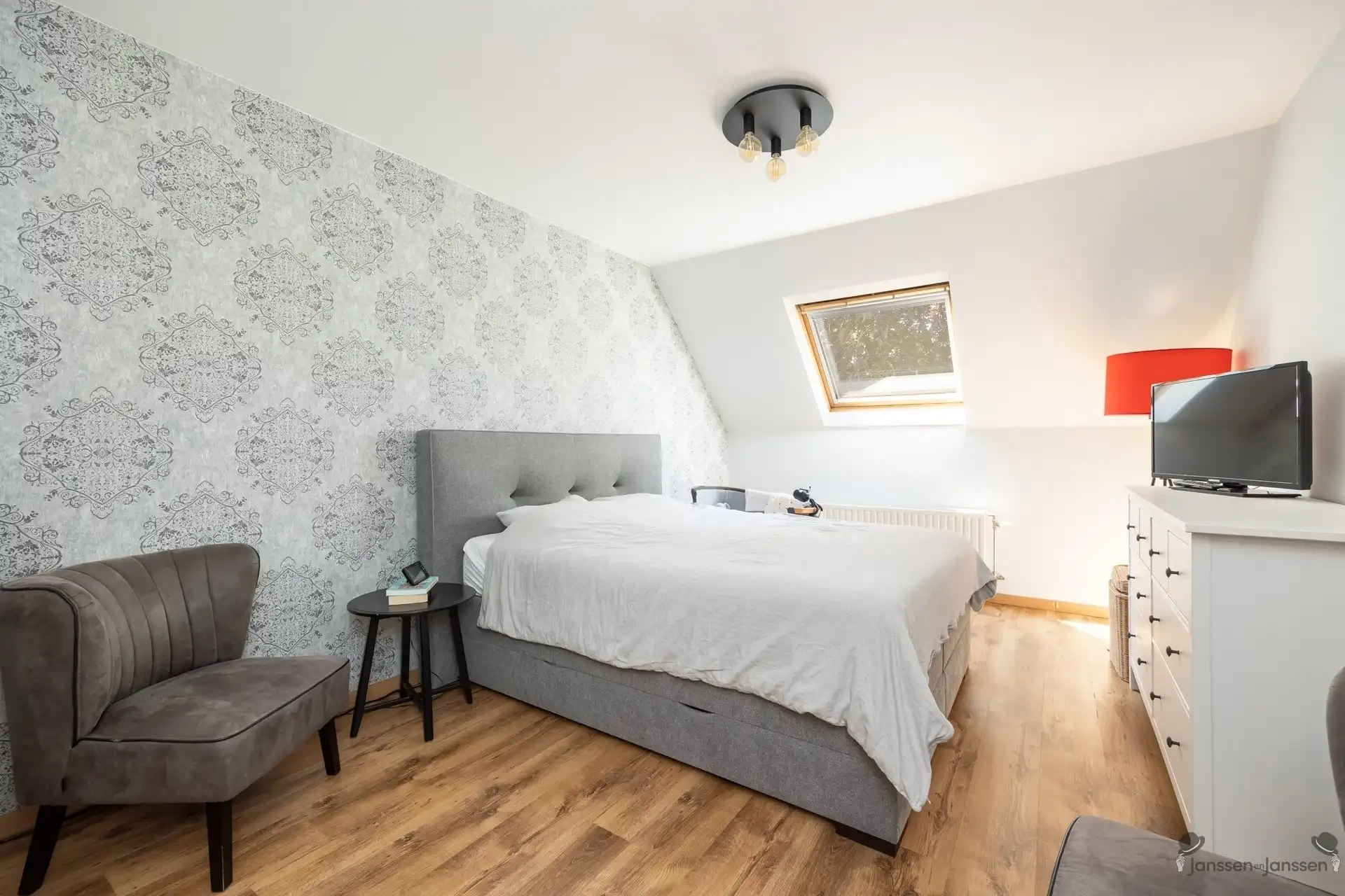 dakappartement met 3 slpkmrs, terras & parkeerplaats foto 10
