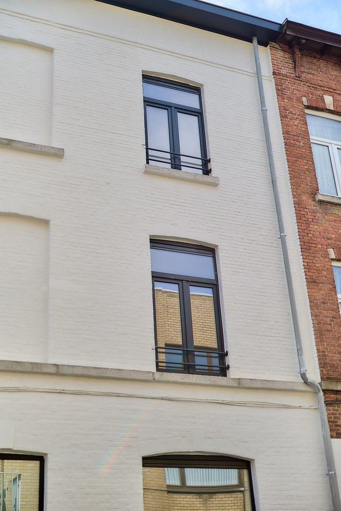 Vernieuwbouwwoning met 3 zeer ruime slaapkamers (20m²), bureau en stadstuin – instapklaar en energiezuinig foto 18