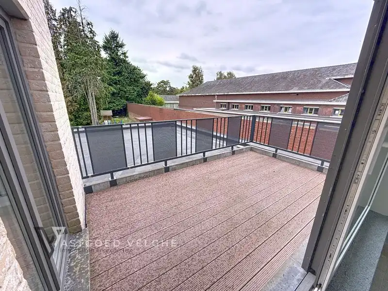 Centraal gelegen duplex appartement met 3 slaapkamers, 2 terrassen en private tuin ! foto 9
