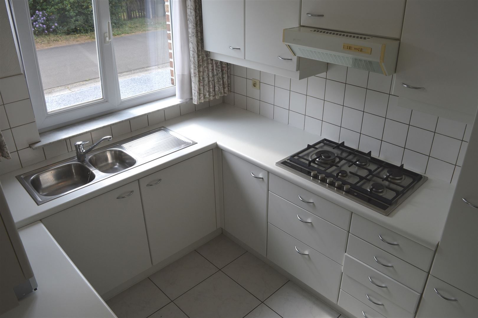 TE HUUR: gelijkvloers appartement met 2 slaapkamers te Koersel! foto 5
