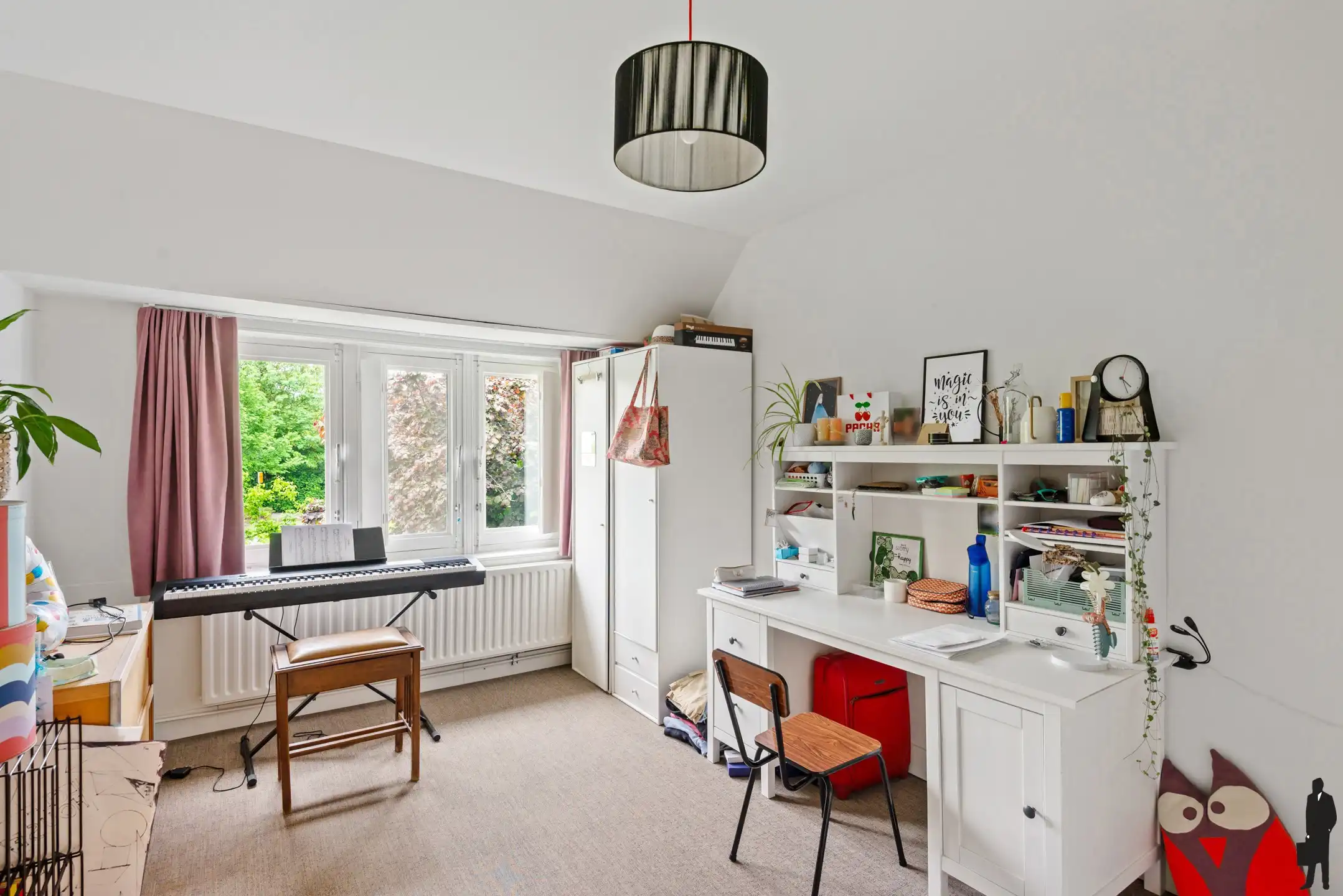 Zeer ruime woning (ca.250m²) met 6 slaapkamers & 2 badkamers foto 15