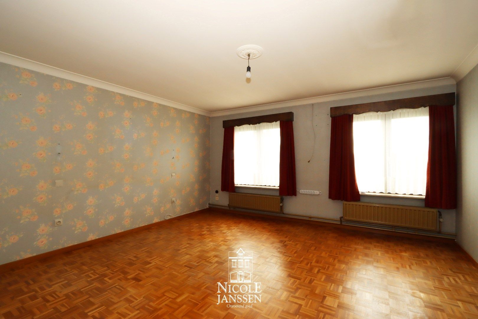 Ruim ingedeelde gezinswoning met studio foto 15