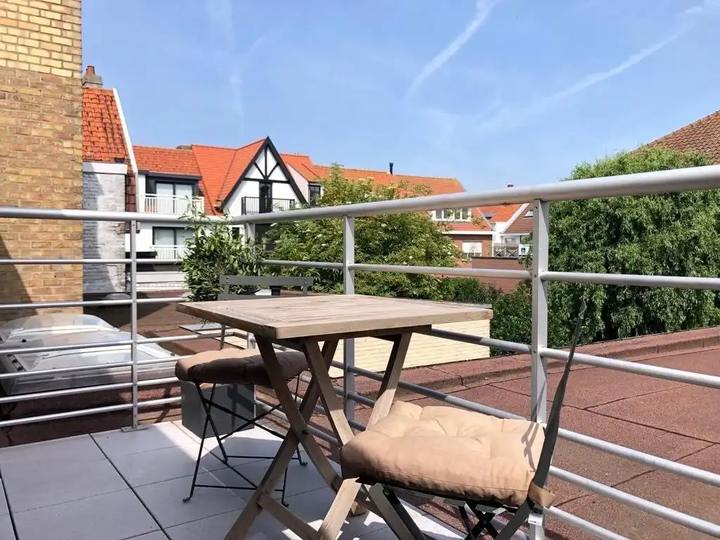 Ruime woning met ruime terrassen en een inpandige garage gelegen nabij de keuvelhoekstraat. foto 12