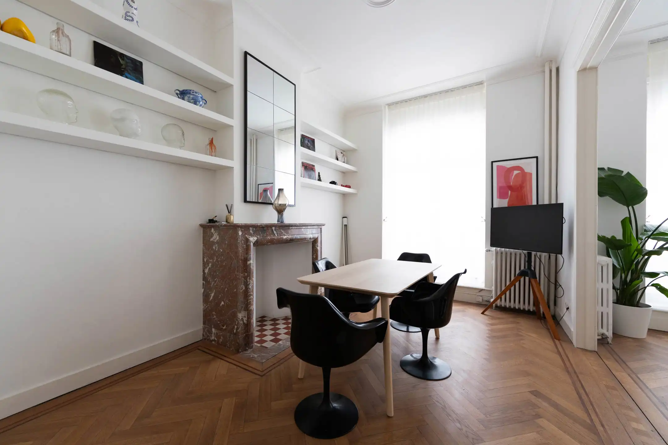 ANTWERPEN - Twee slaapkamer appartement nabij de Meir foto 3