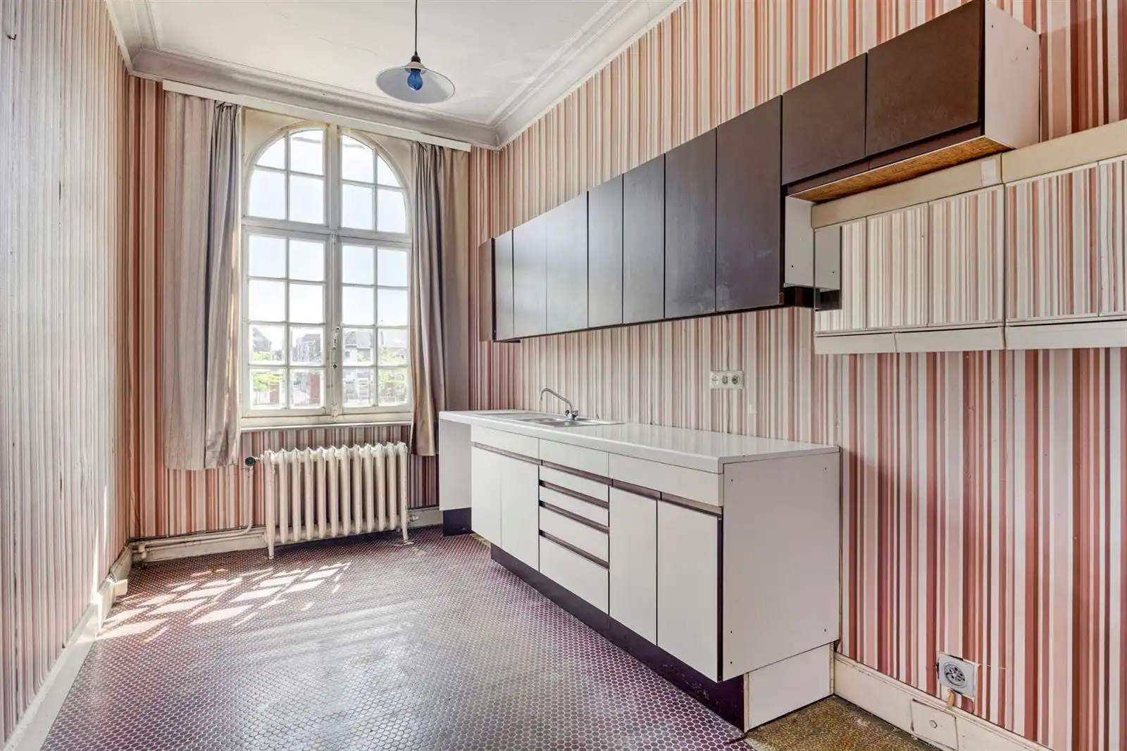 Ruime herenwoning met voormalige dokterspraktijk foto 21