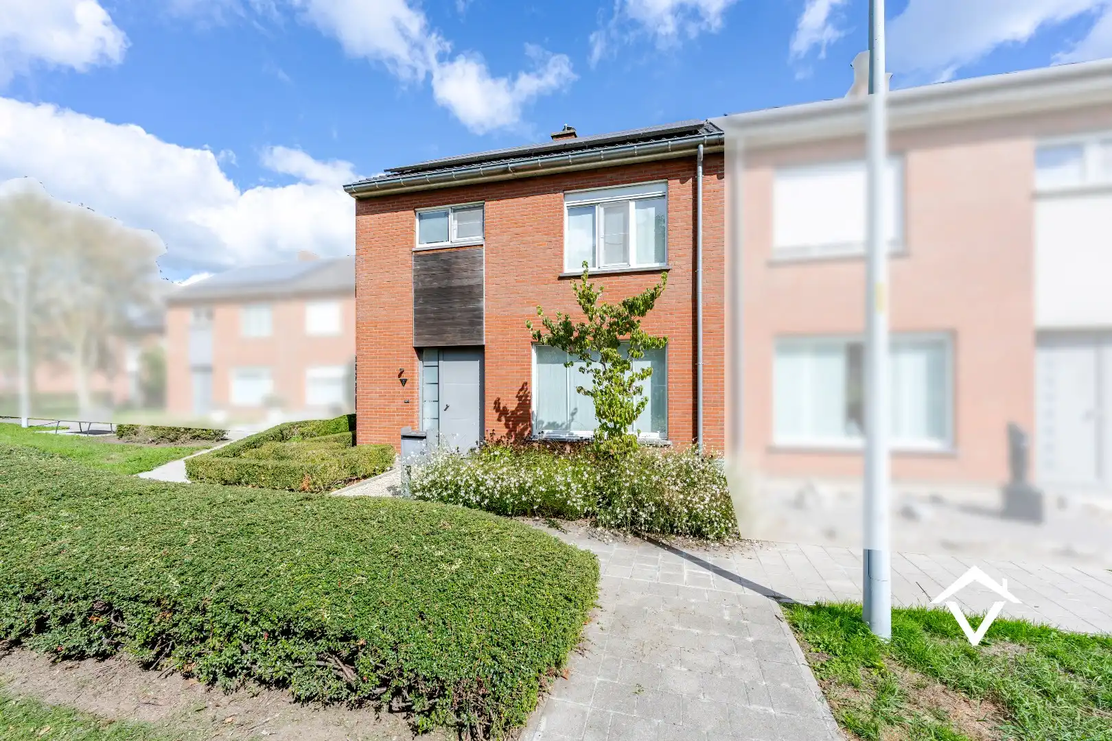 Recente halfopen bebouwing met 3 slaapkamers, garage en terras tuin foto 27
