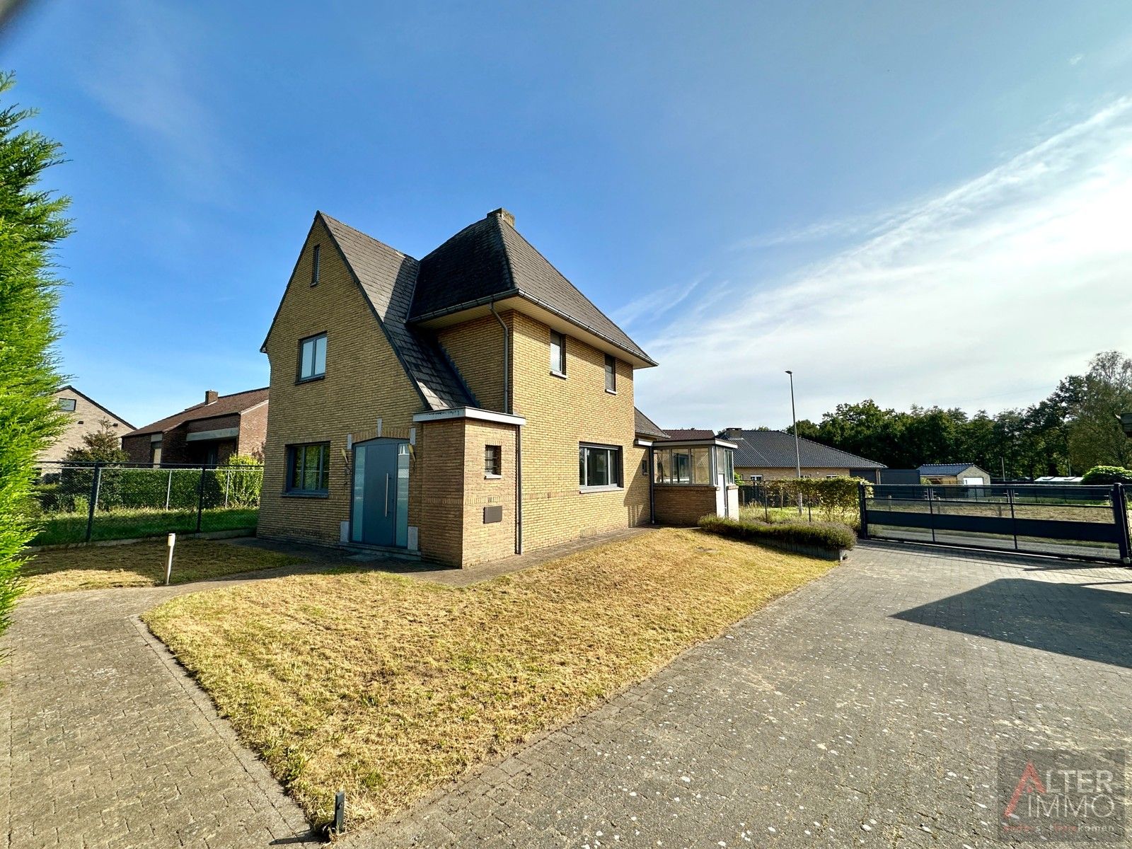 Grotendeels gerenoveerde woning met 3 slaapkamers, garage en grote carport op 13a 25ca. foto 34