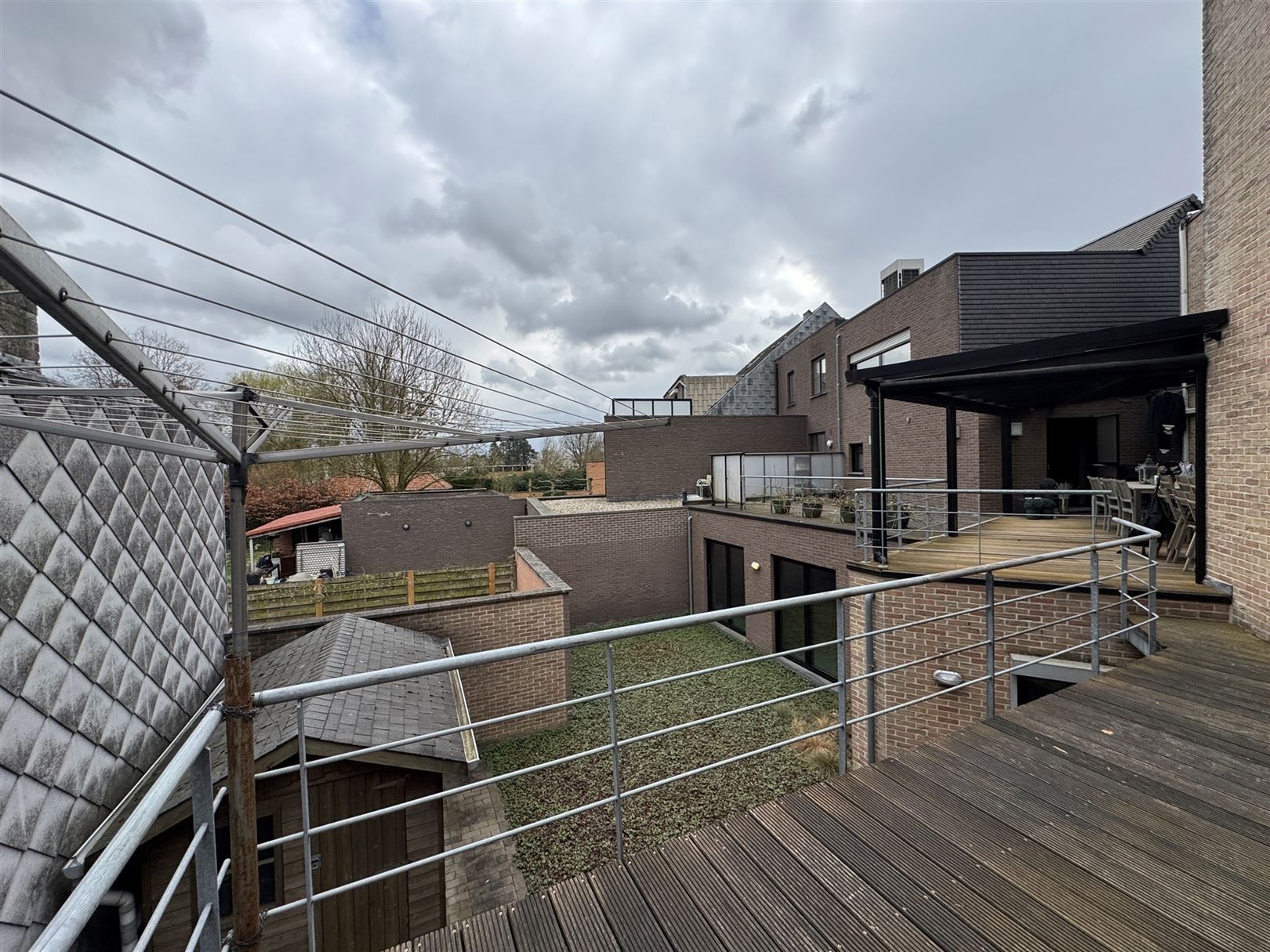 Uniek kantoorgebouw met duplex appartement te koop foto 22