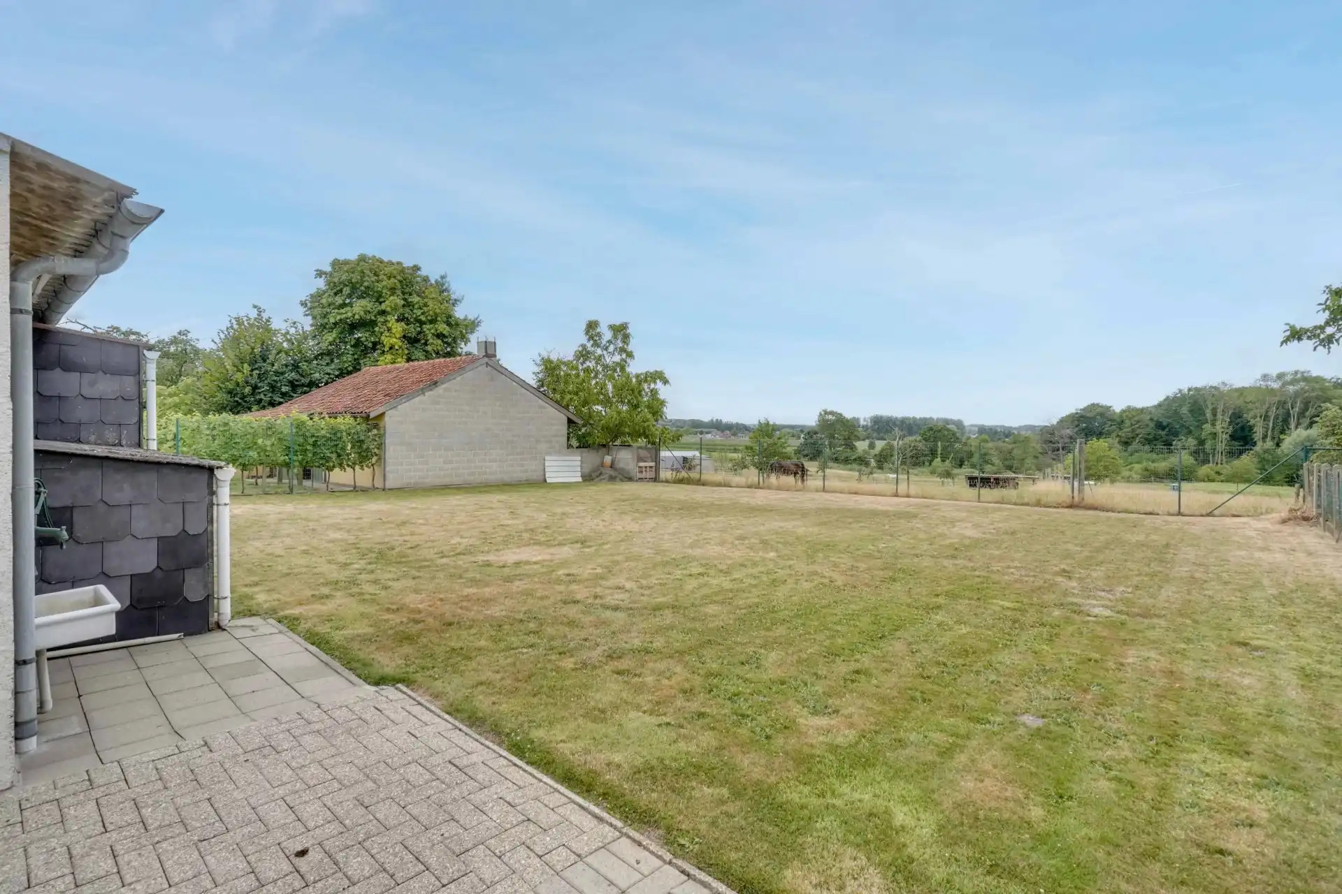 Vrijstaande woning met 4 slaapkamers en magazijn foto 25