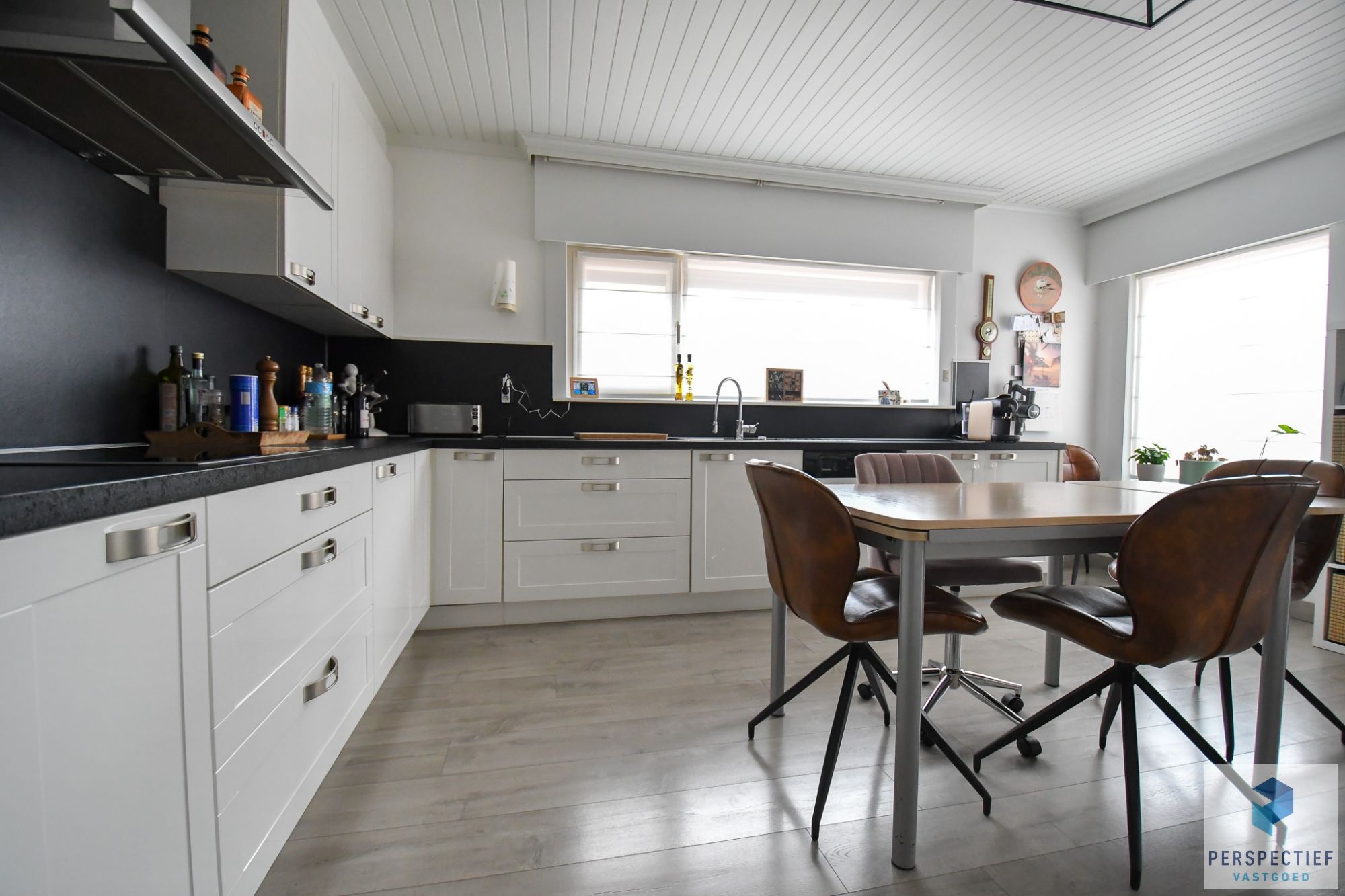 UITSTEKEND GELEGEN GELIJKVLOERSE WONING met 4 slaapkamers en tuin foto 10