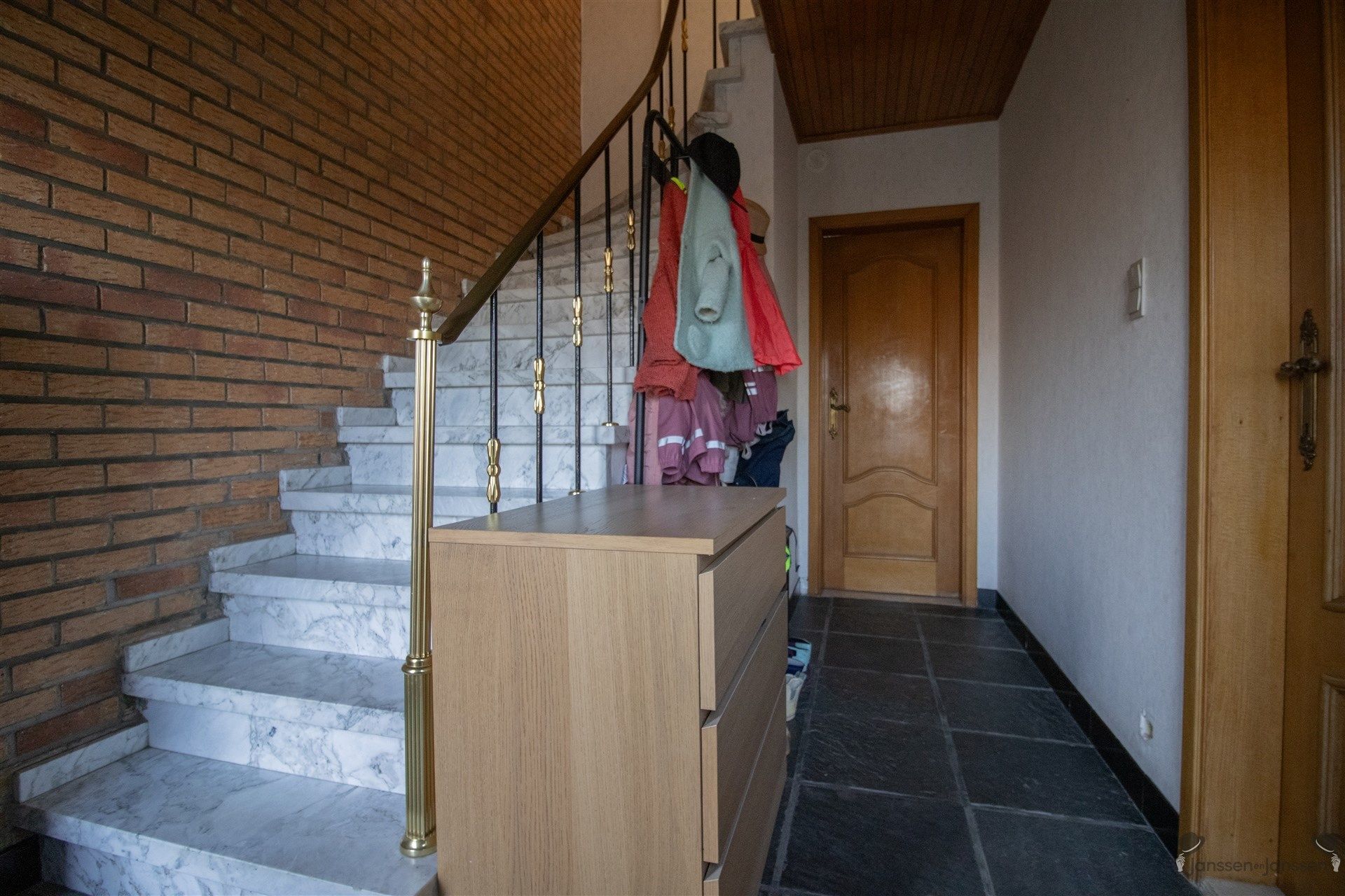 Op te frissen woning met min. 3 slaapkamers op 645 m² foto 7