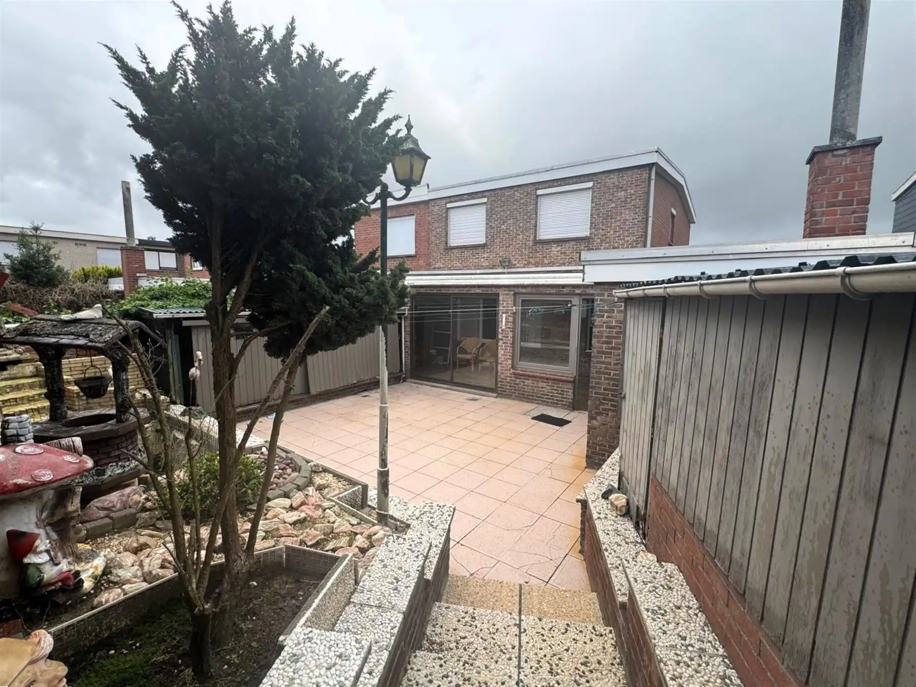 Ruime woning met drie slaapkamers en grote garage foto 10