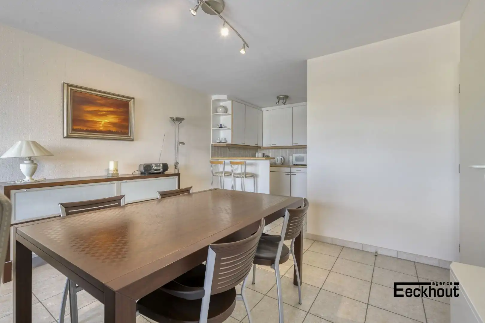 Instapklaar appartement met mooi terras en open zicht op de Bredense duinengordel. foto 8