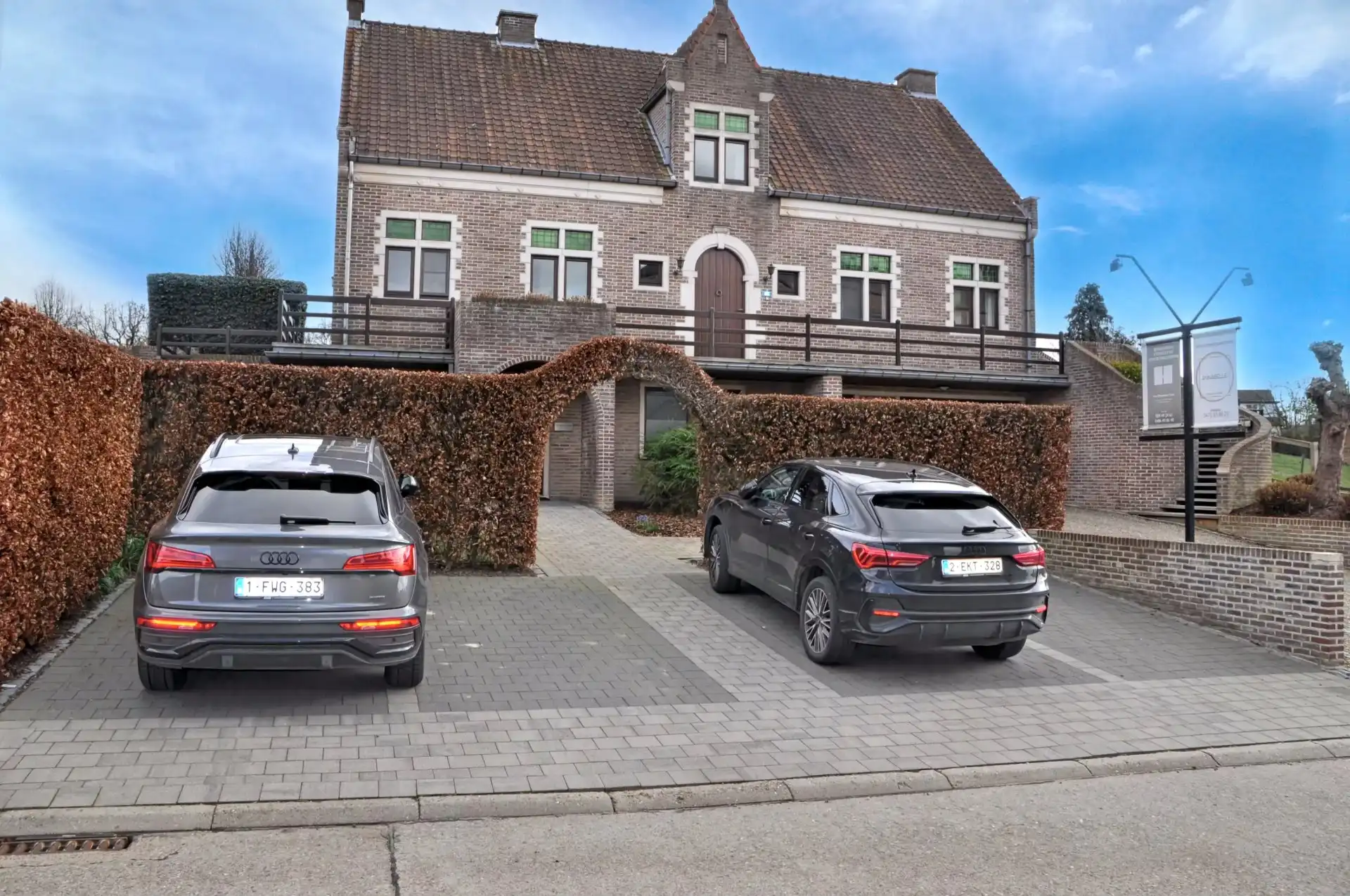 CENTRAAL GELEGEN KANTOORRUIMTE/VRIJ BEROEP IN WALTWILDER foto {{pictureIndex}}