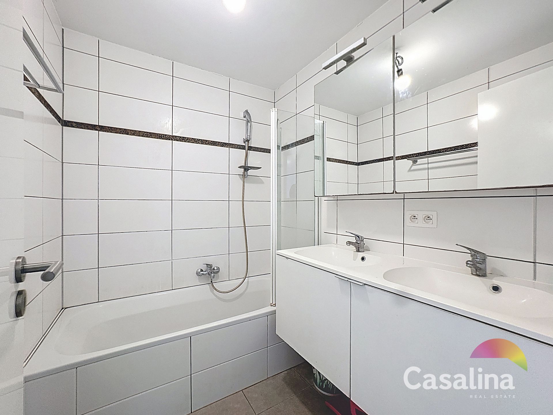 Appartement (82m²) met 2 slpk, terras, kelder en parking. foto 8