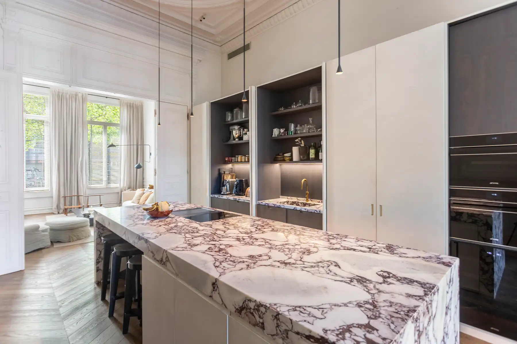 Luxueus gelijkvloers appartement met tuin en zwembad foto 2