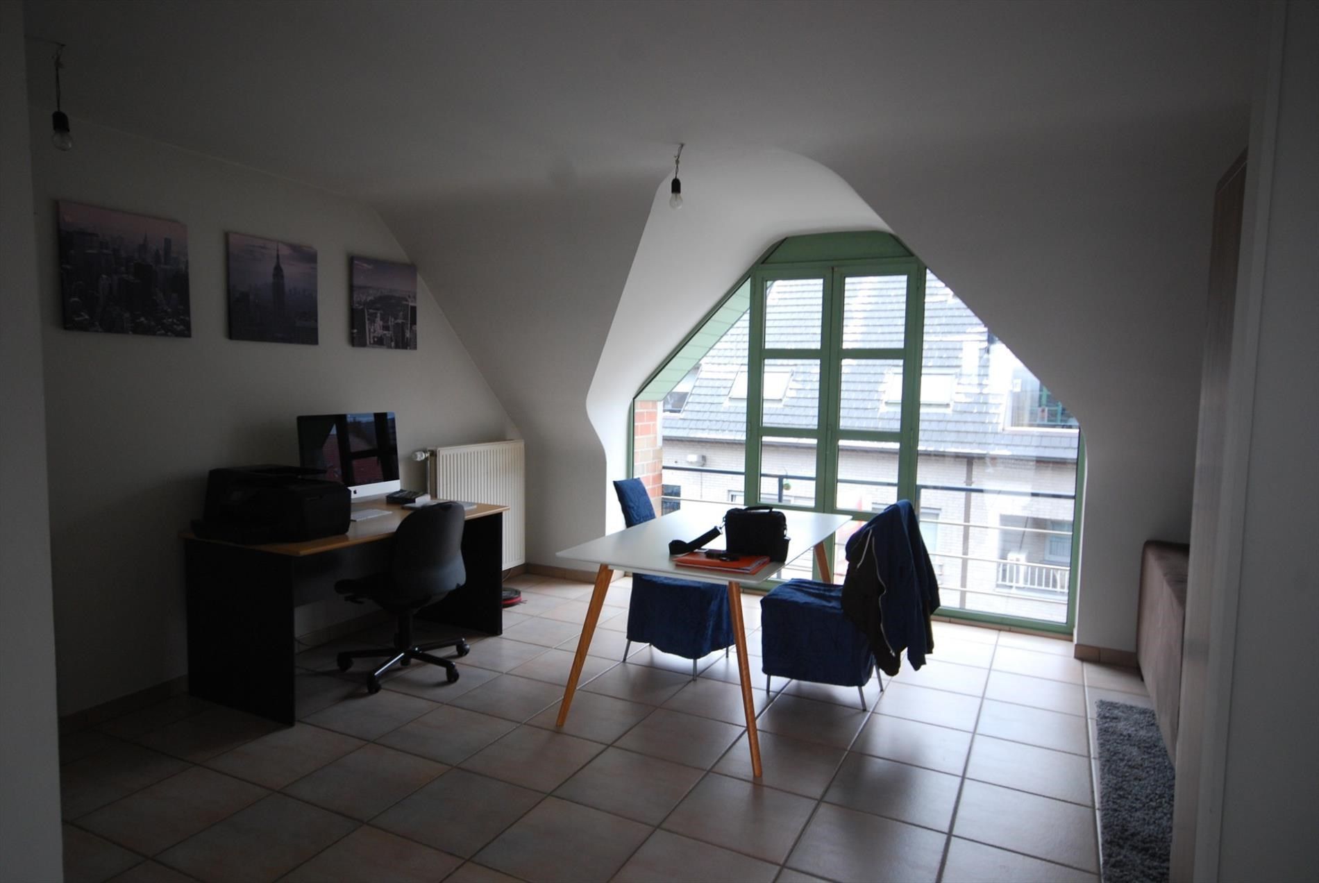 RUIM APPARTEMENT MET ONDERGRONDSE AUTOSTAANPLAATS foto 2