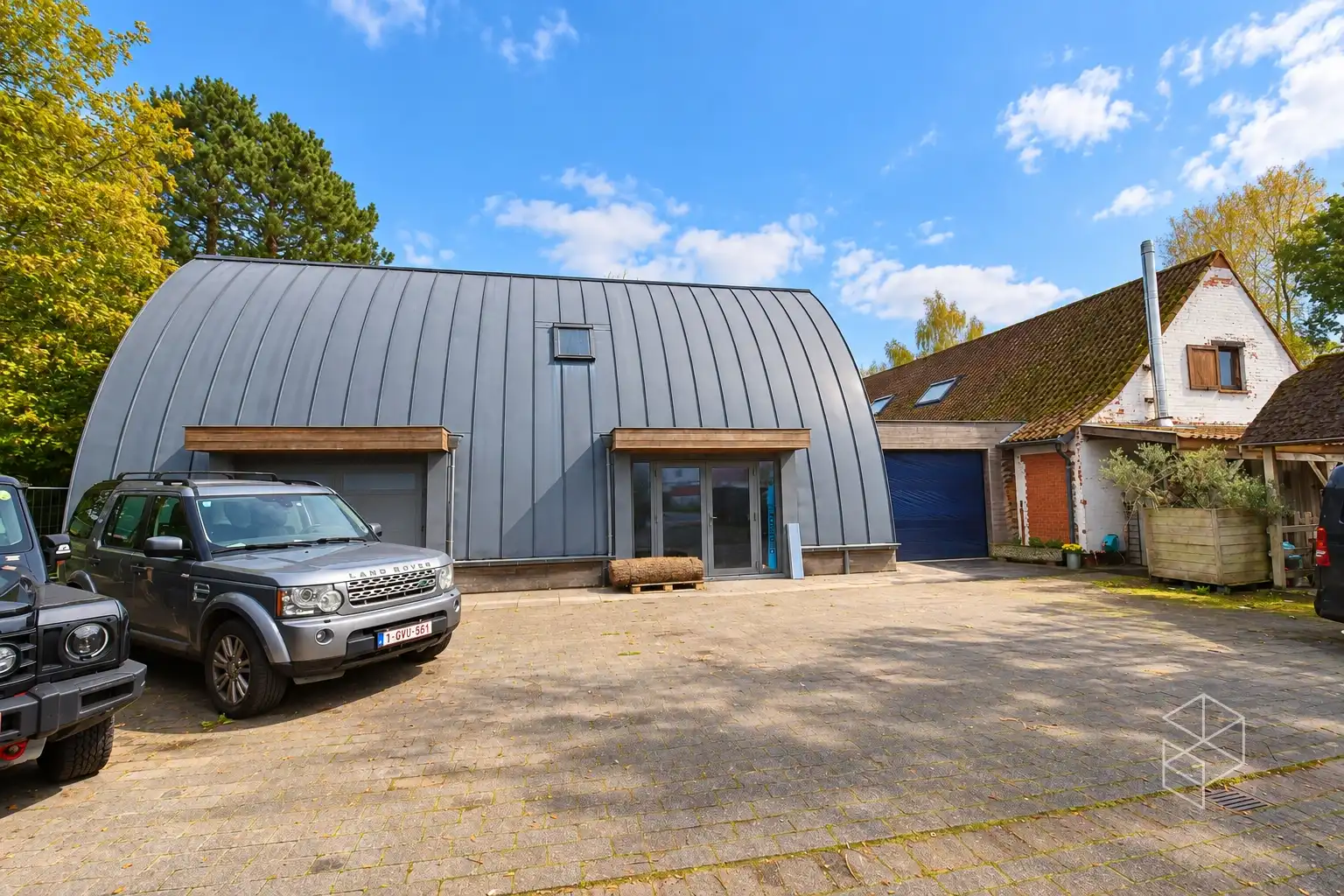 Karaktervolle woning in loftstijl met ruime loods op circa 1117 m² in Assebroek foto 13