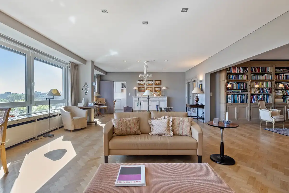 Bijzonder luxueus en groot stadsappartement aan het Zuidpark. foto {{pictureIndex}}