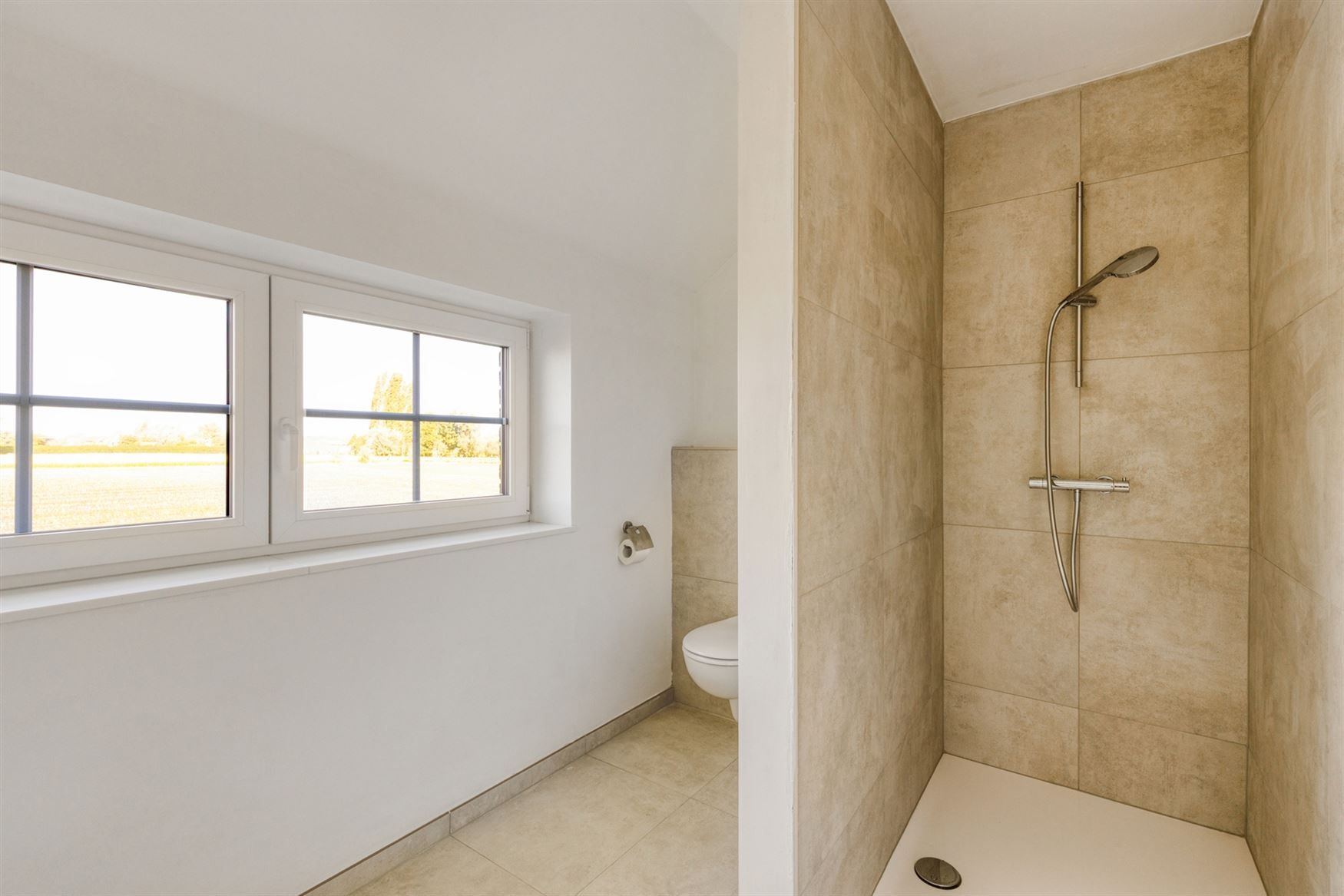 Nieuwbouwwoning op absolute topligging foto 16