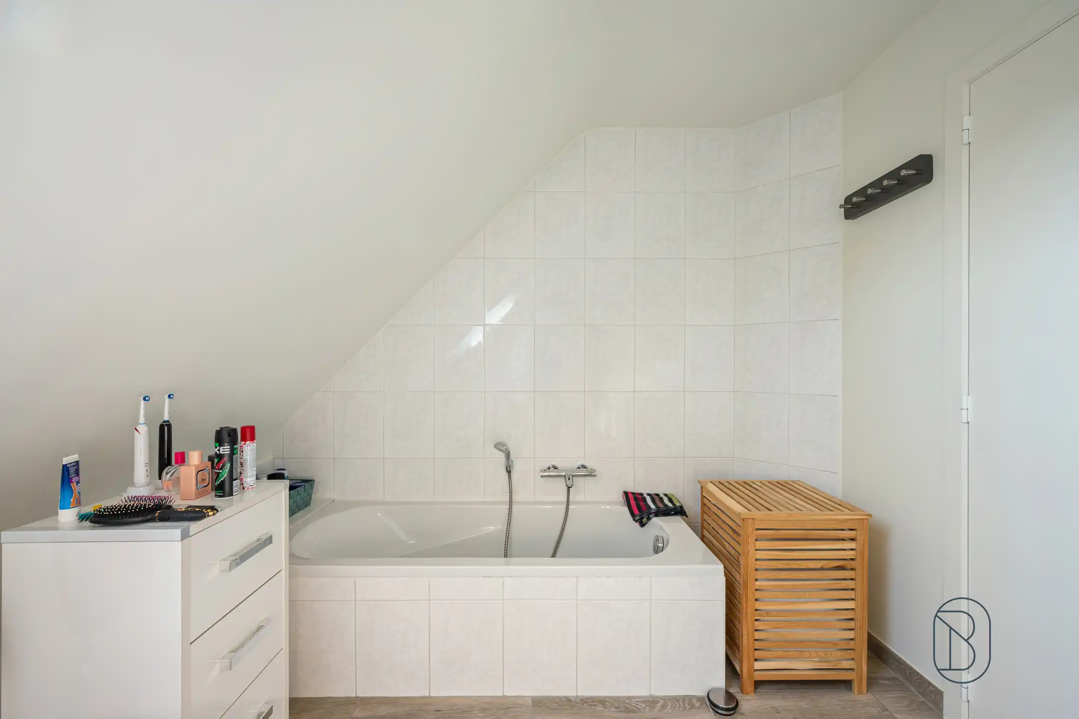 Instapklare energiezuinige topper met garage en tuin foto 16