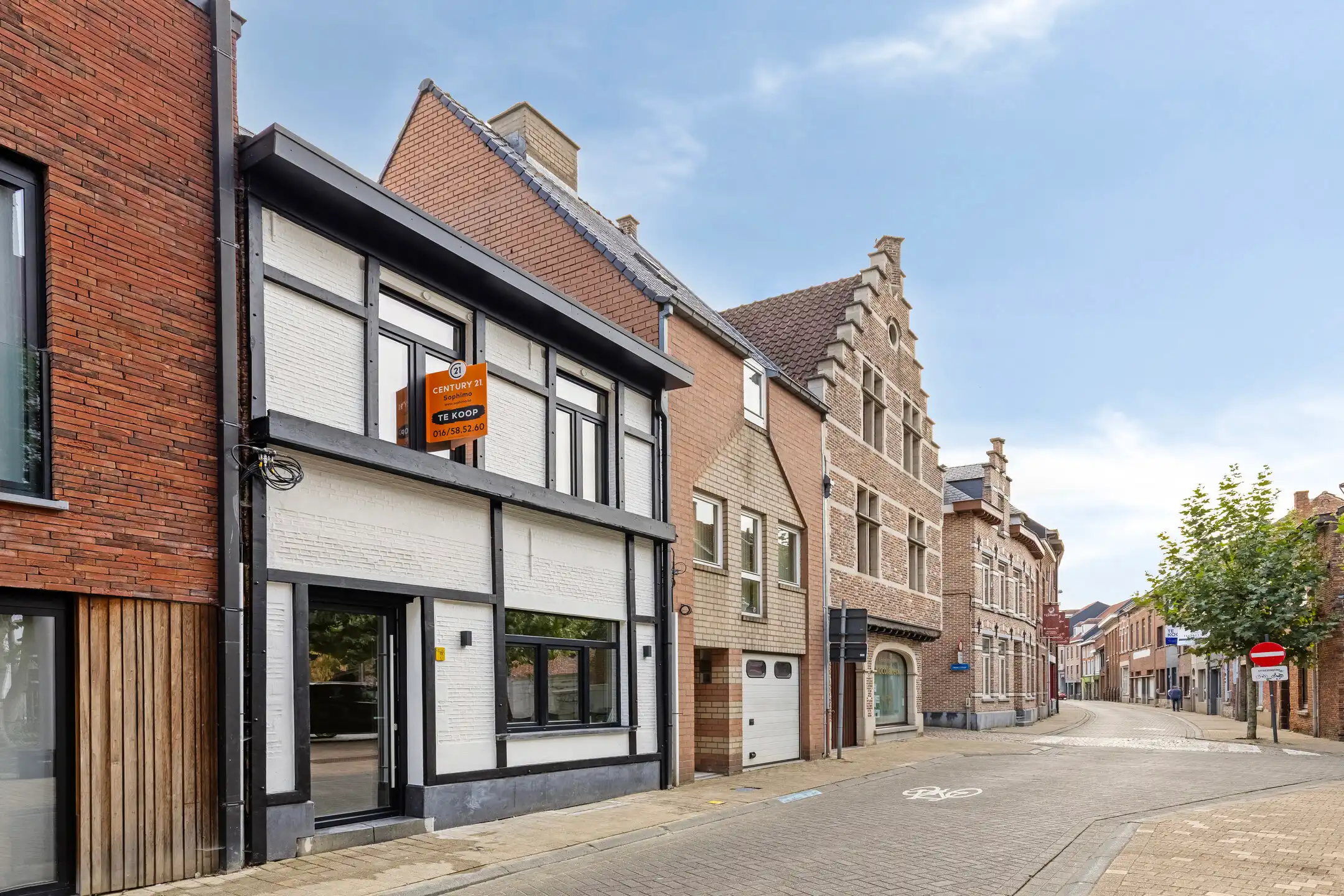 Prachtig gerenoveerde woning (met eventuele handelsruimte) foto {{pictureIndex}}