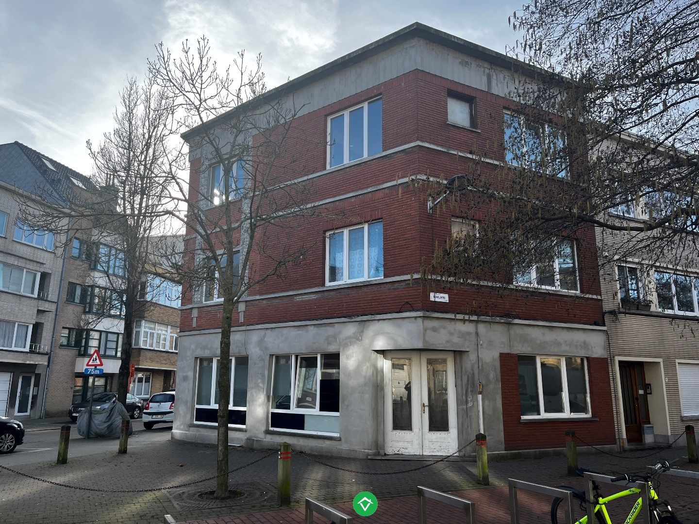 Opbrengstpand bestaande uit 3 verhuurde appartementen, gelegen aan H.Hart-Kerk foto 3