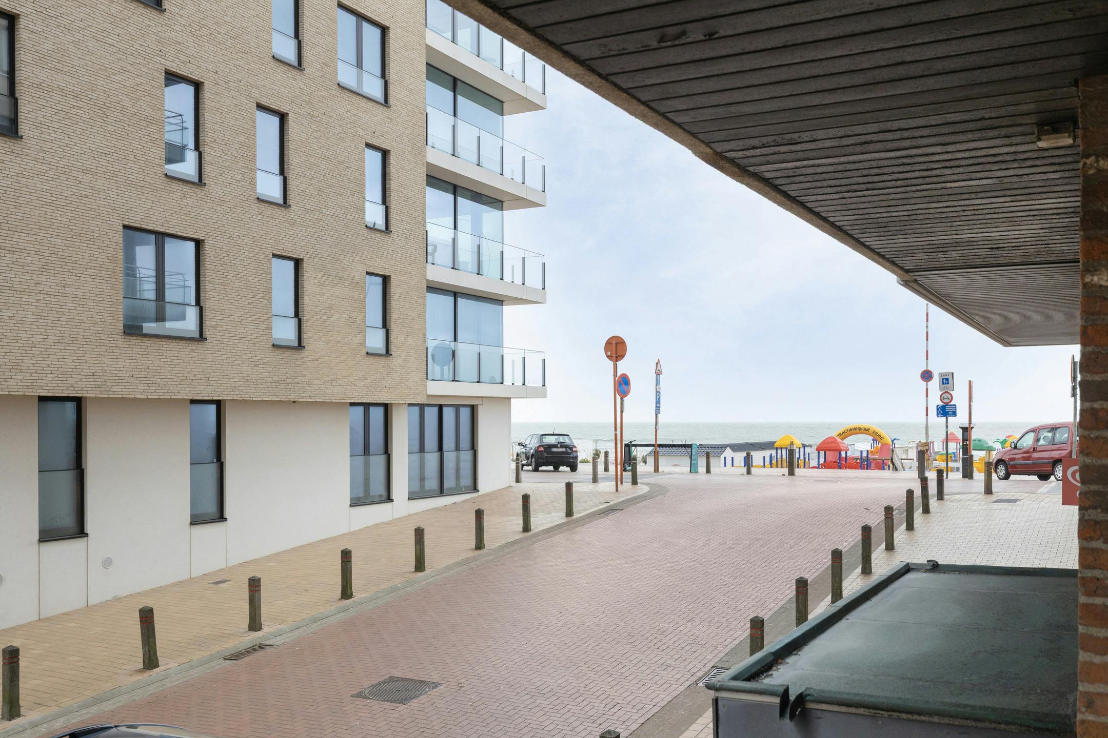 Gerenoveerd duplex appartement te koop in Blankenberge foto 11