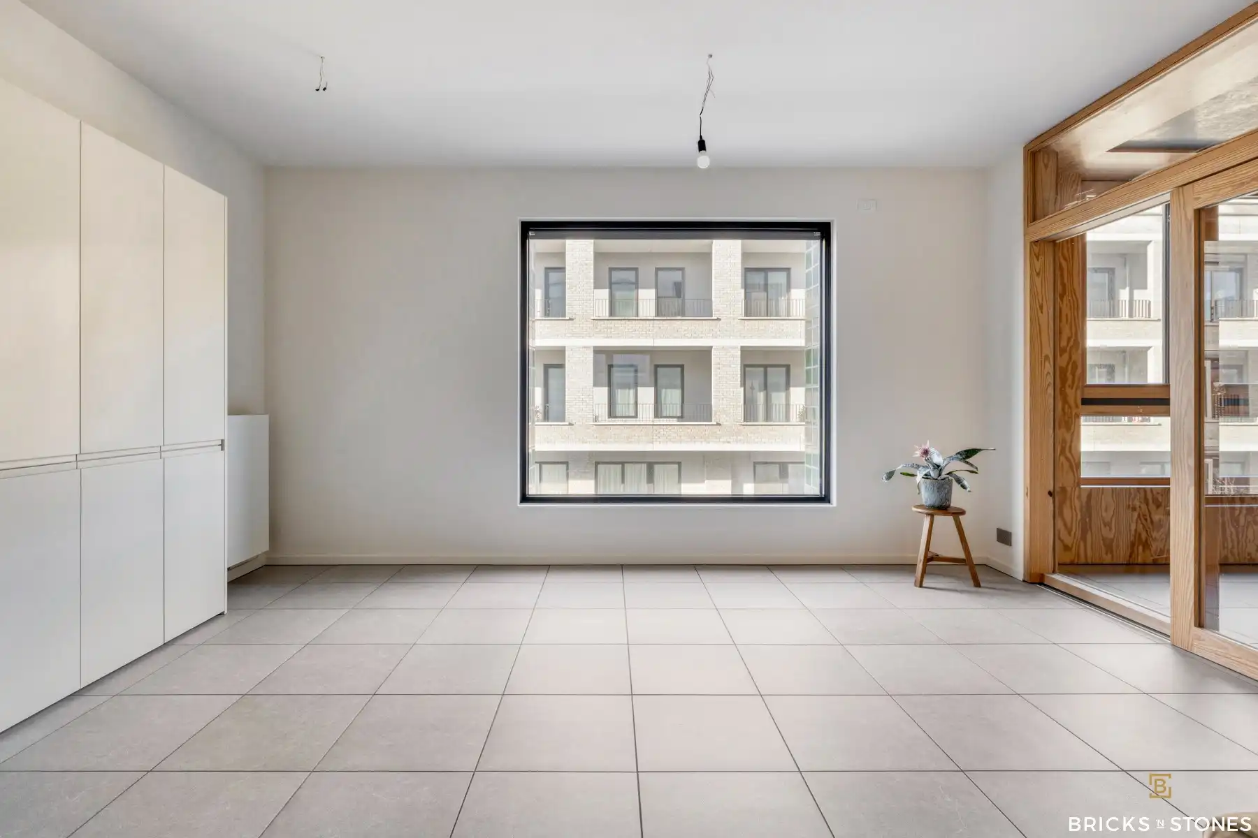 Appartement met 2 slaapkamers en parking in Cadixwijk foto 3