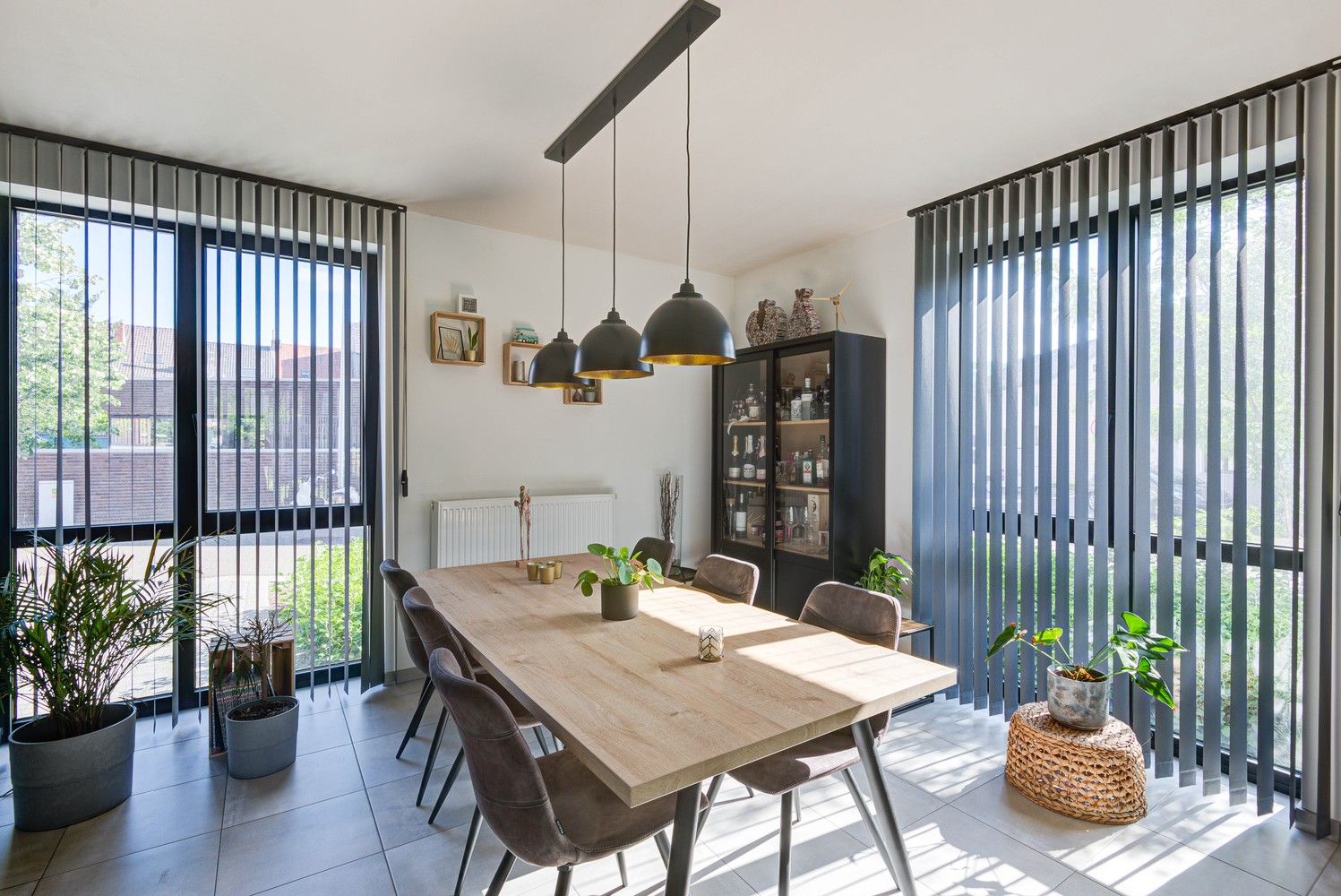 INSTAPKLAAR GELIJKVLOERS APPARTEMENT MET 2 SLAAPKAMERS EN AUTOSTAANPLAATS TE HASSELT foto 5