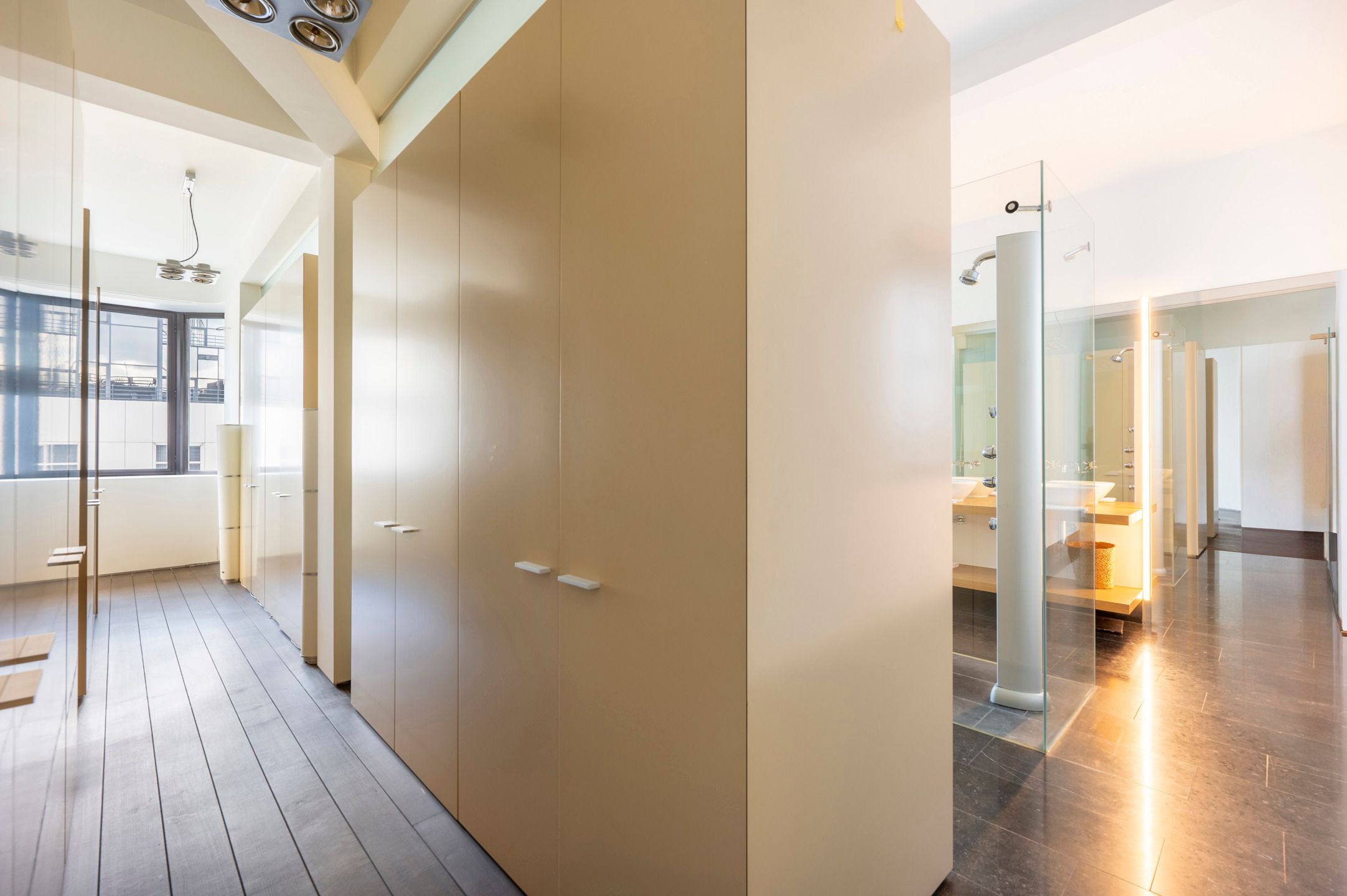 Unieke loft met karakter en licht in art-deco gebouw foto 17