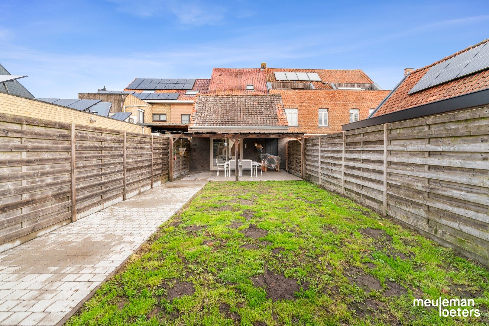 Gezinswoning met drie slaapkamers en inpandige garage  foto 18