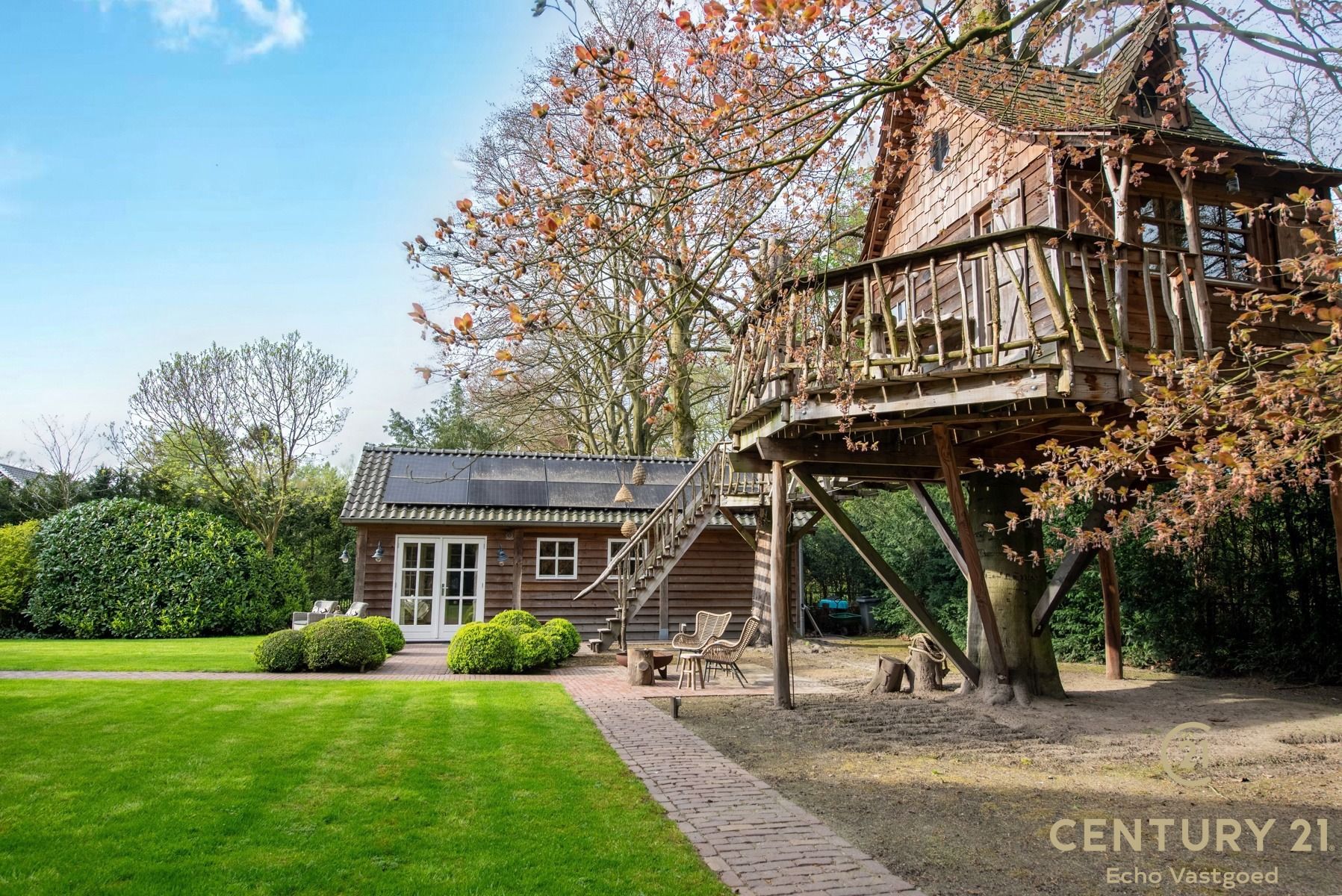  Luxueuze villa met boomhut op fraai hoekperceel van 2087m² foto 4