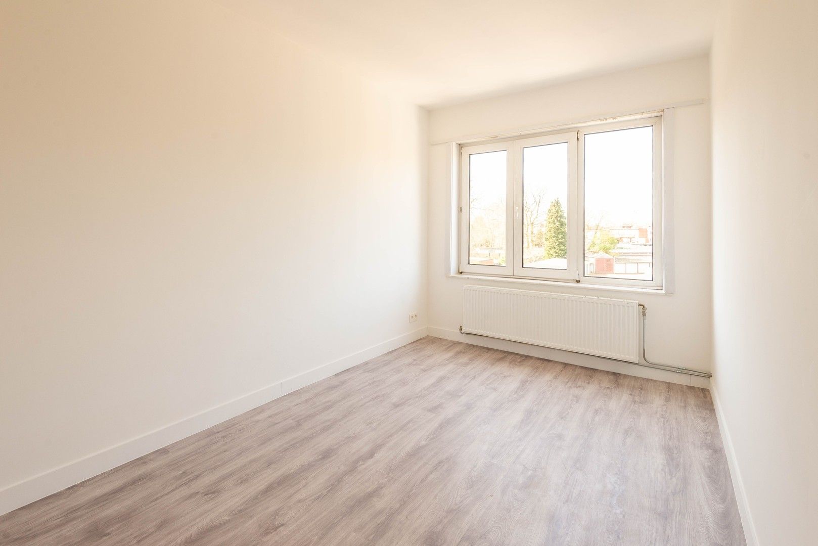 Instapklaar en ruim appartement in het hart van Ekeren! foto 11