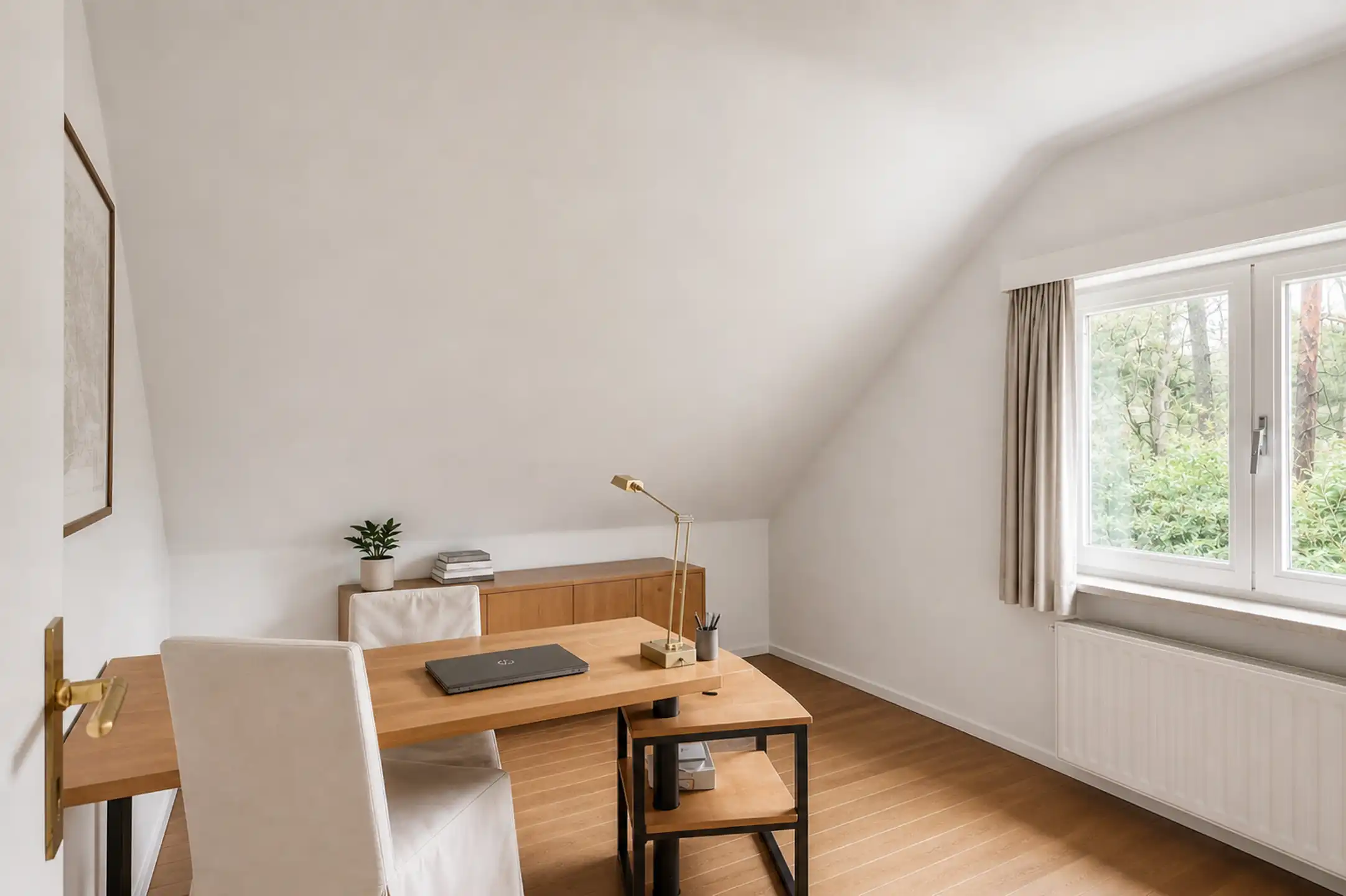 Statige villa gelegen op een prachtig perceel van ca. 1816m² in een rustige, groene residentiële omgeving.  foto 17